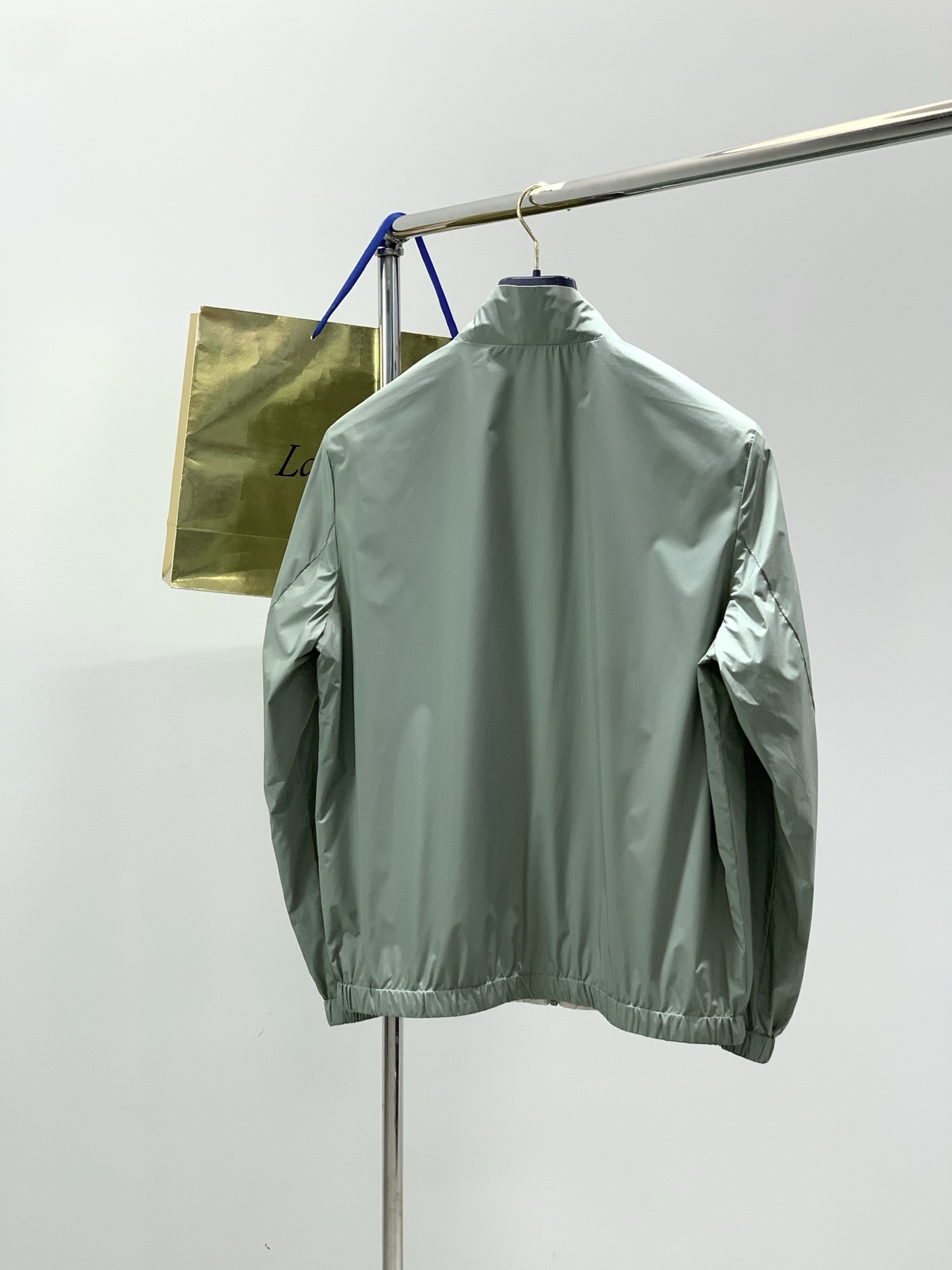 Loro piana(Loro Piana )，2026春秋最新品，专柜同步有售，原单狠货，时尚休闲两面