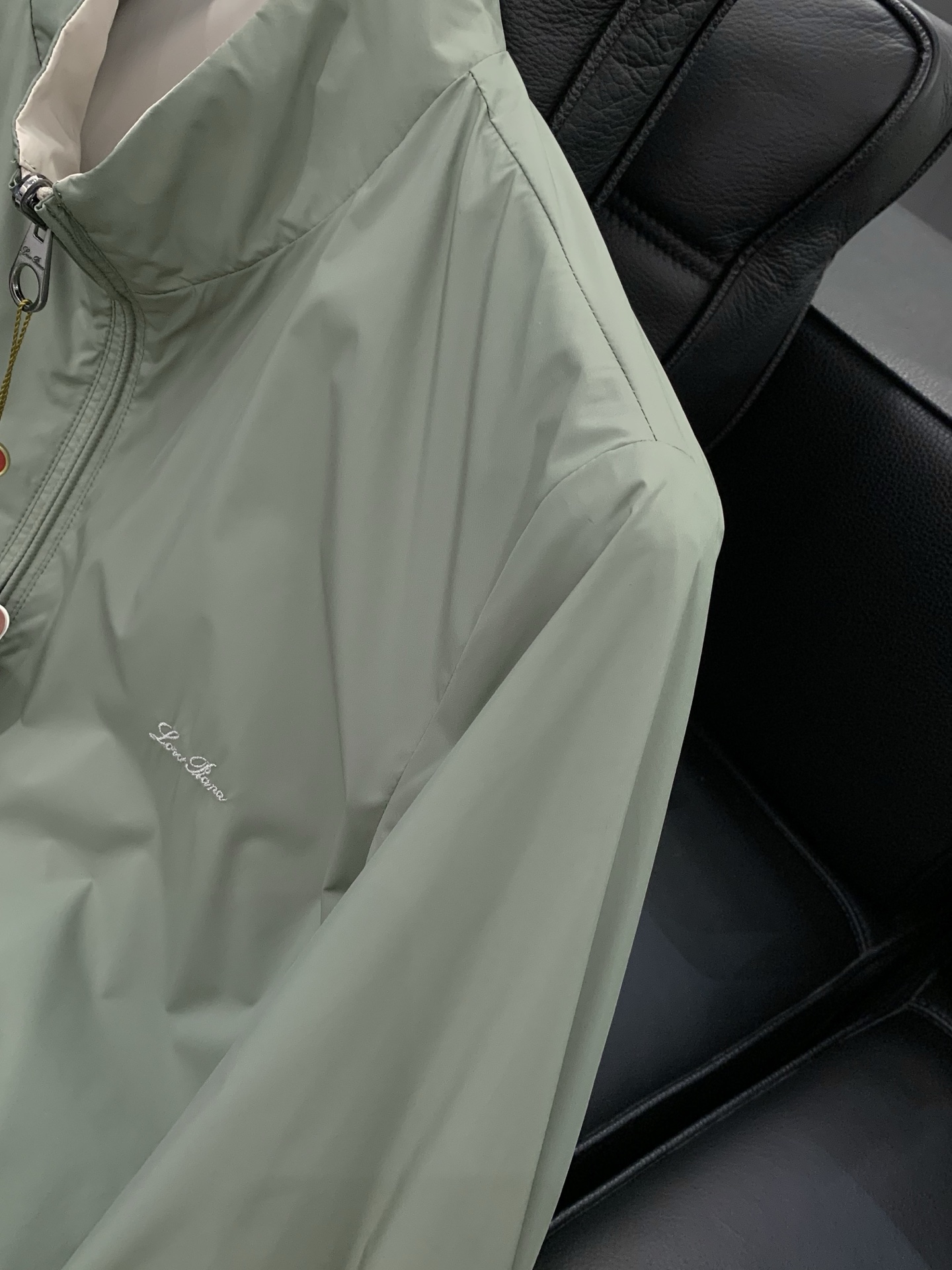 Loro piana(Loro Piana )，2026春秋最新品，专柜同步有售，原单狠货，时尚休闲两面