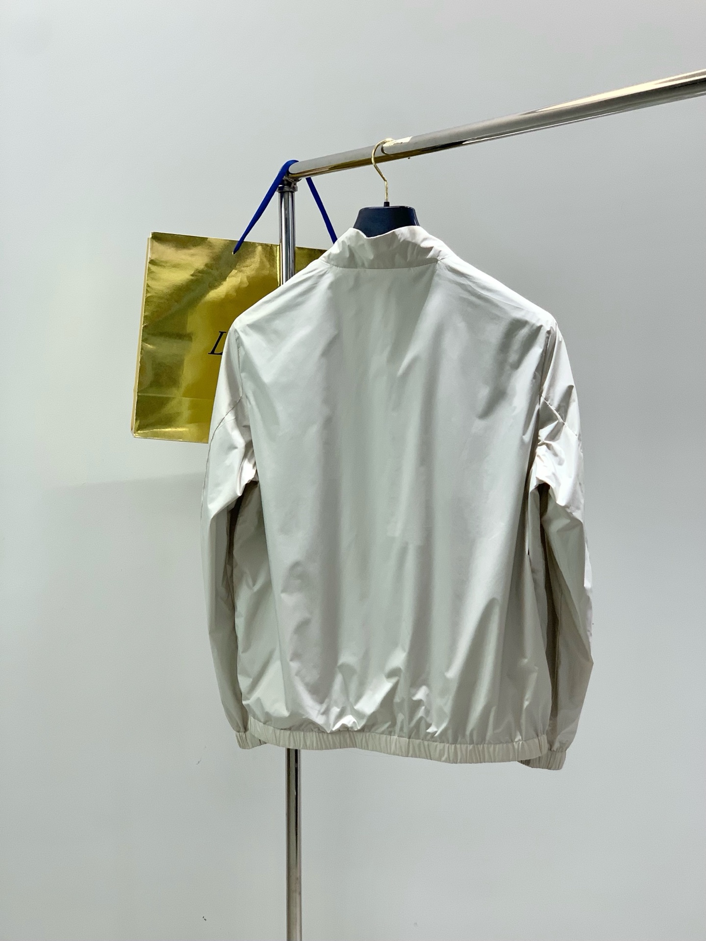 Loro piana(Loro Piana )，2026春秋最新品，专柜同步有售，原单狠货，时尚休闲两面