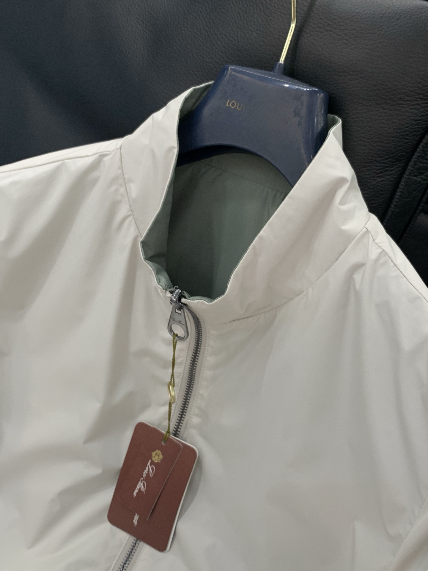 Loro piana(Loro Piana )，2026春秋最新品，专柜同步有售，原单狠货，时尚休闲两面