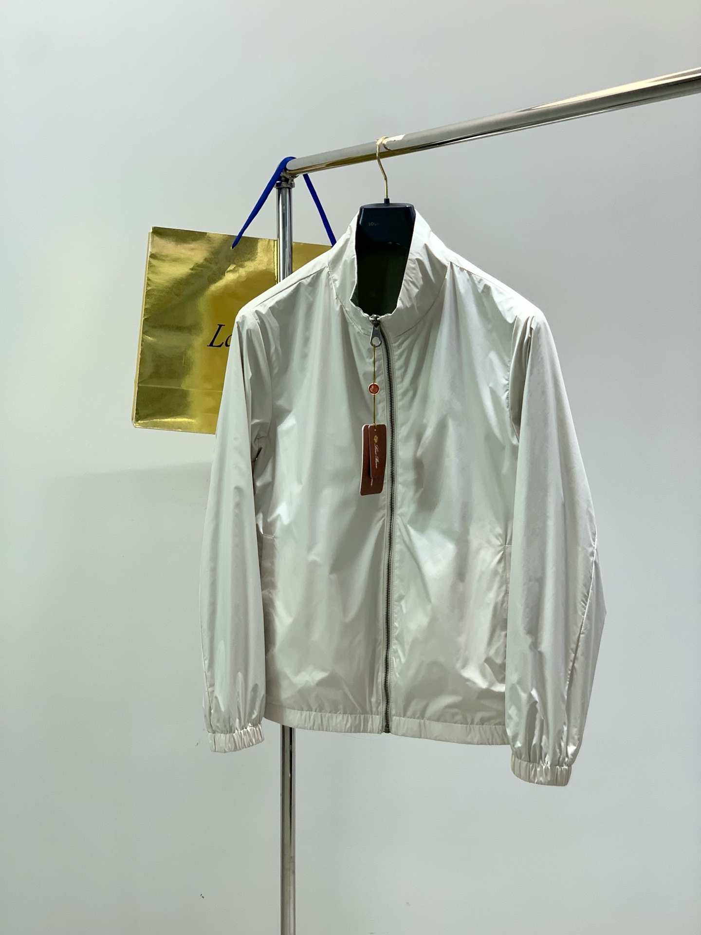 Loro piana(Loro Piana )，2026春秋最新品，专柜同步有售，原单狠货，时尚休闲两面