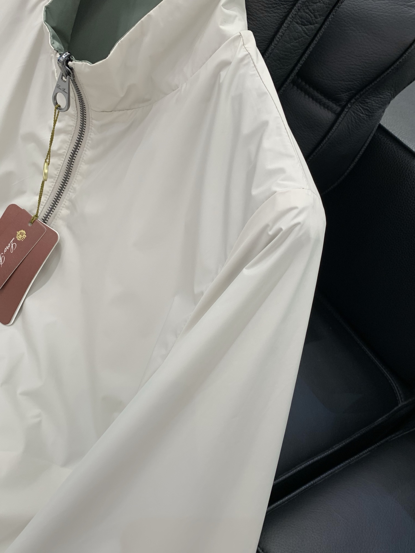 Loro piana(Loro Piana )，2026春秋最新品，专柜同步有售，原单狠货，时尚休闲两面