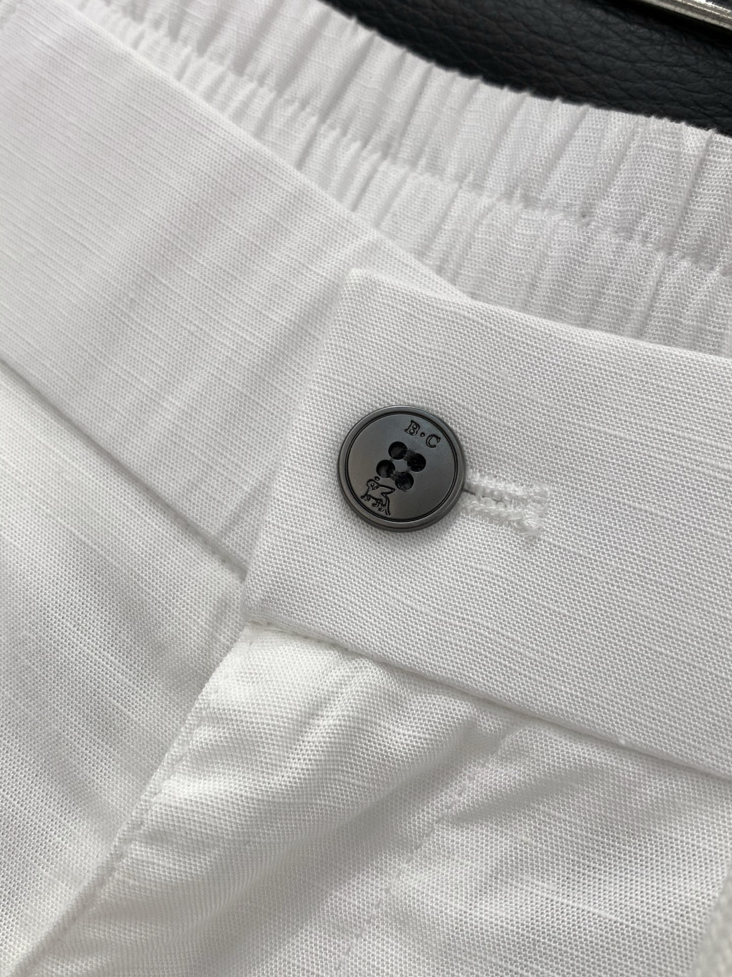 意大利神狮，时尚品牌，2026春秋新品，时尚休闲裤，专柜同步有售，原单狠货，采用进口原版面料，顶级刺绣🪡
