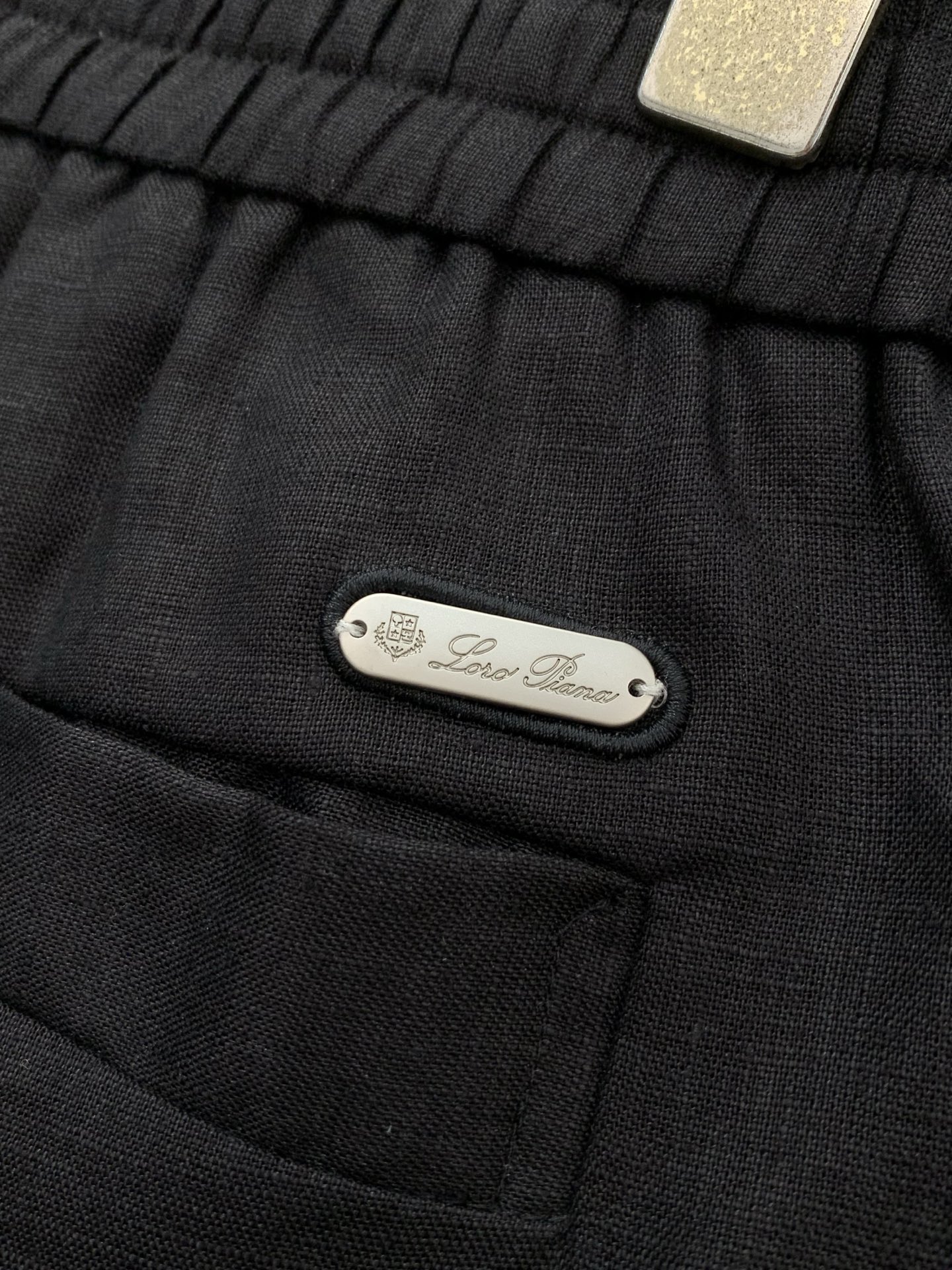 Loro piana(Loro Piana )，2026春秋最新品，专柜同步有售，原单狠货，时尚休闲裤，
