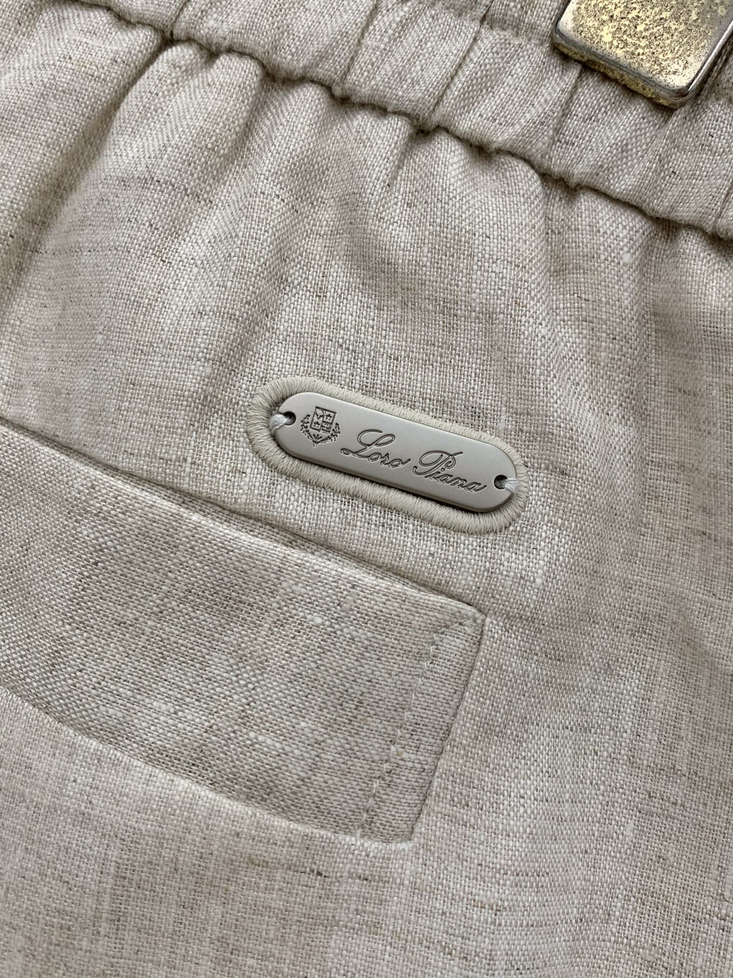 Loro piana(Loro Piana )，2026春秋最新品，专柜同步有售，原单狠货，时尚休闲裤，