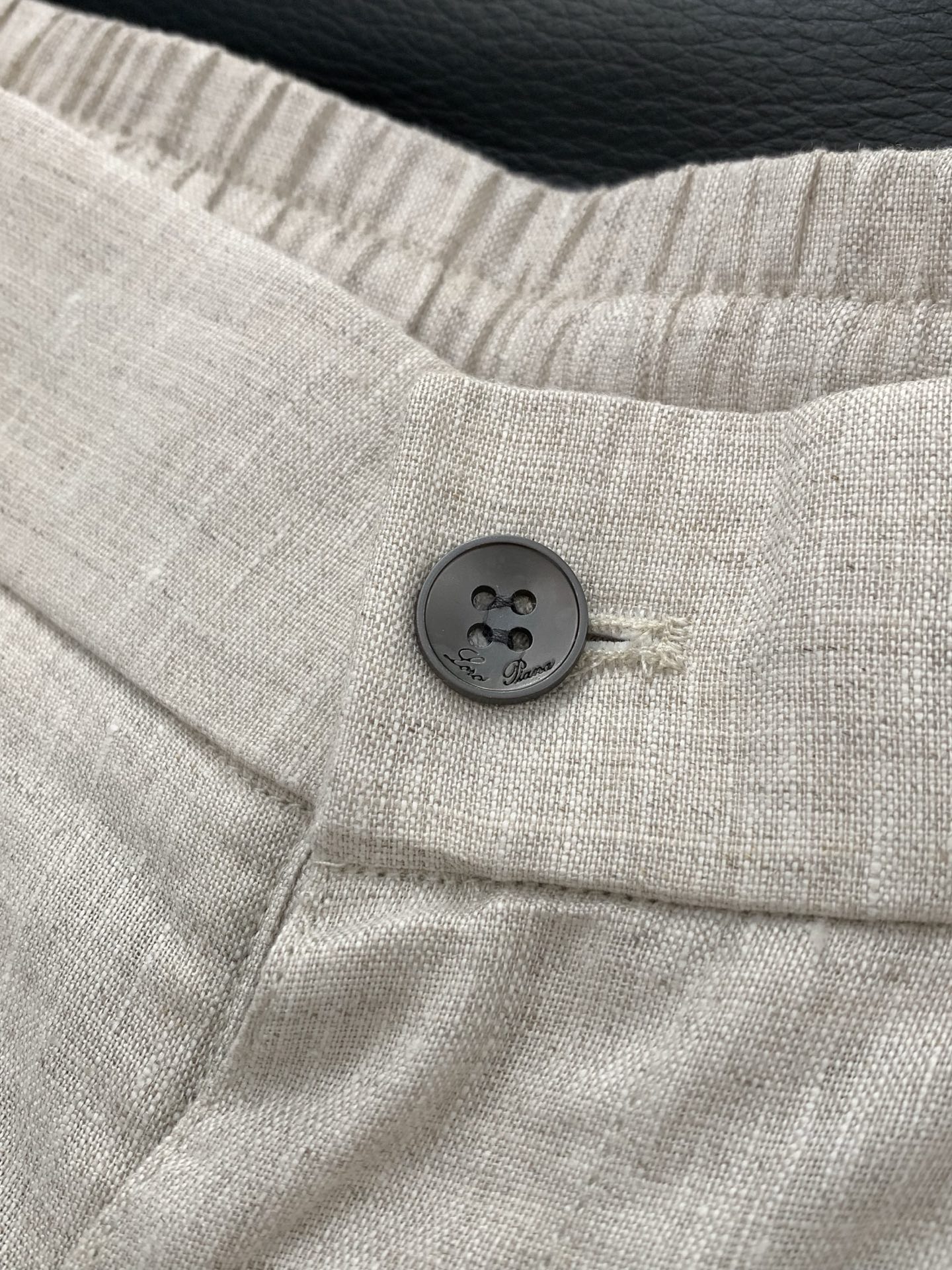 Loro piana(Loro Piana )，2026春秋最新品，专柜同步有售，原单狠货，时尚休闲裤，