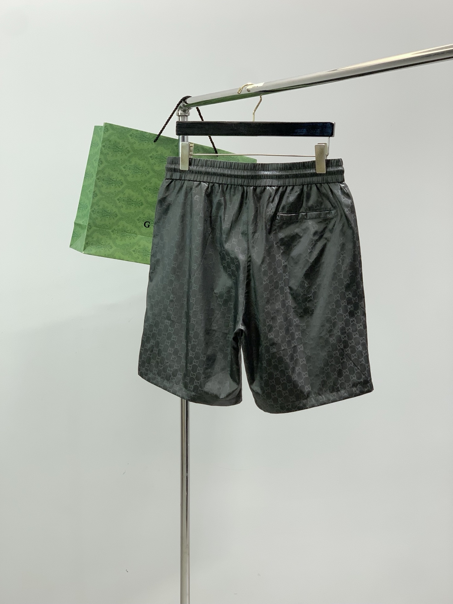 GUCCI 古驰，2026夏季最新品，专柜同步有售，原单狠货，时尚休闲短裤，进口原版面料，舒适透气，独特