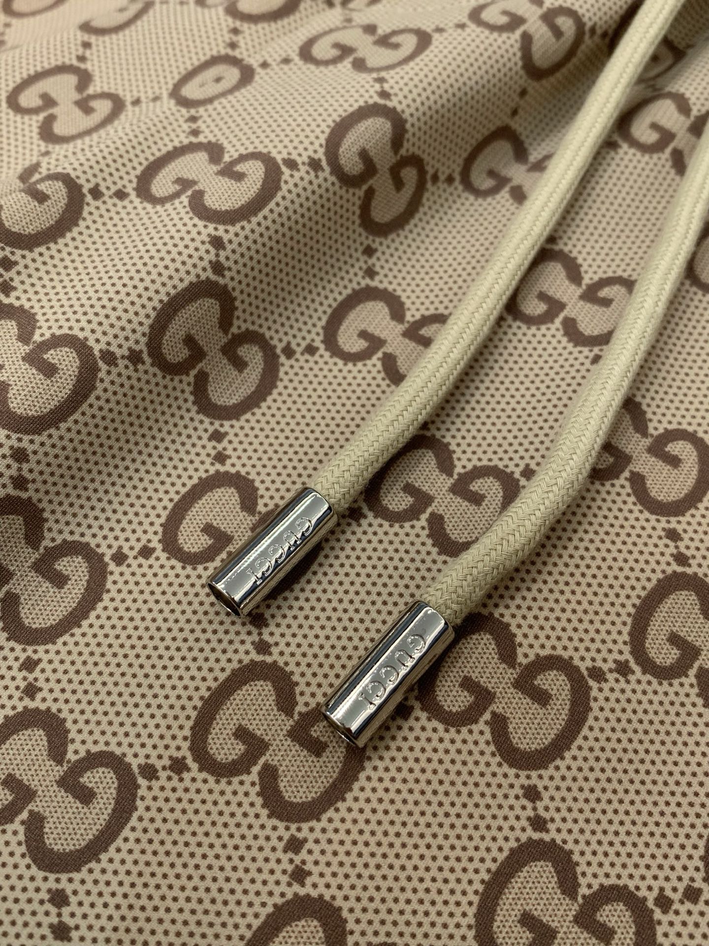 GUCCI 古驰，2026夏季最新品，专柜同步有售，原单狠货，时尚休闲短裤，进口原版面料，舒适透气，独特