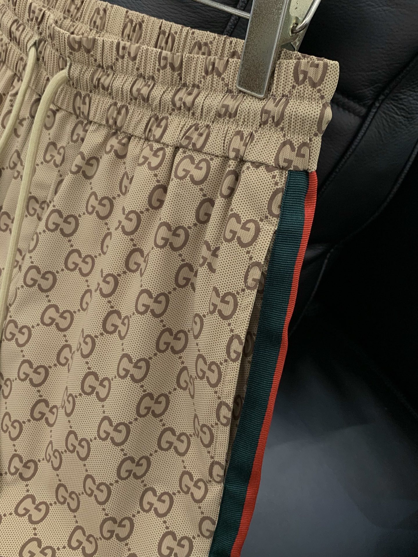 GUCCI 古驰，2026夏季最新品，专柜同步有售，原单狠货，时尚休闲短裤，进口原版面料，舒适透气，独特