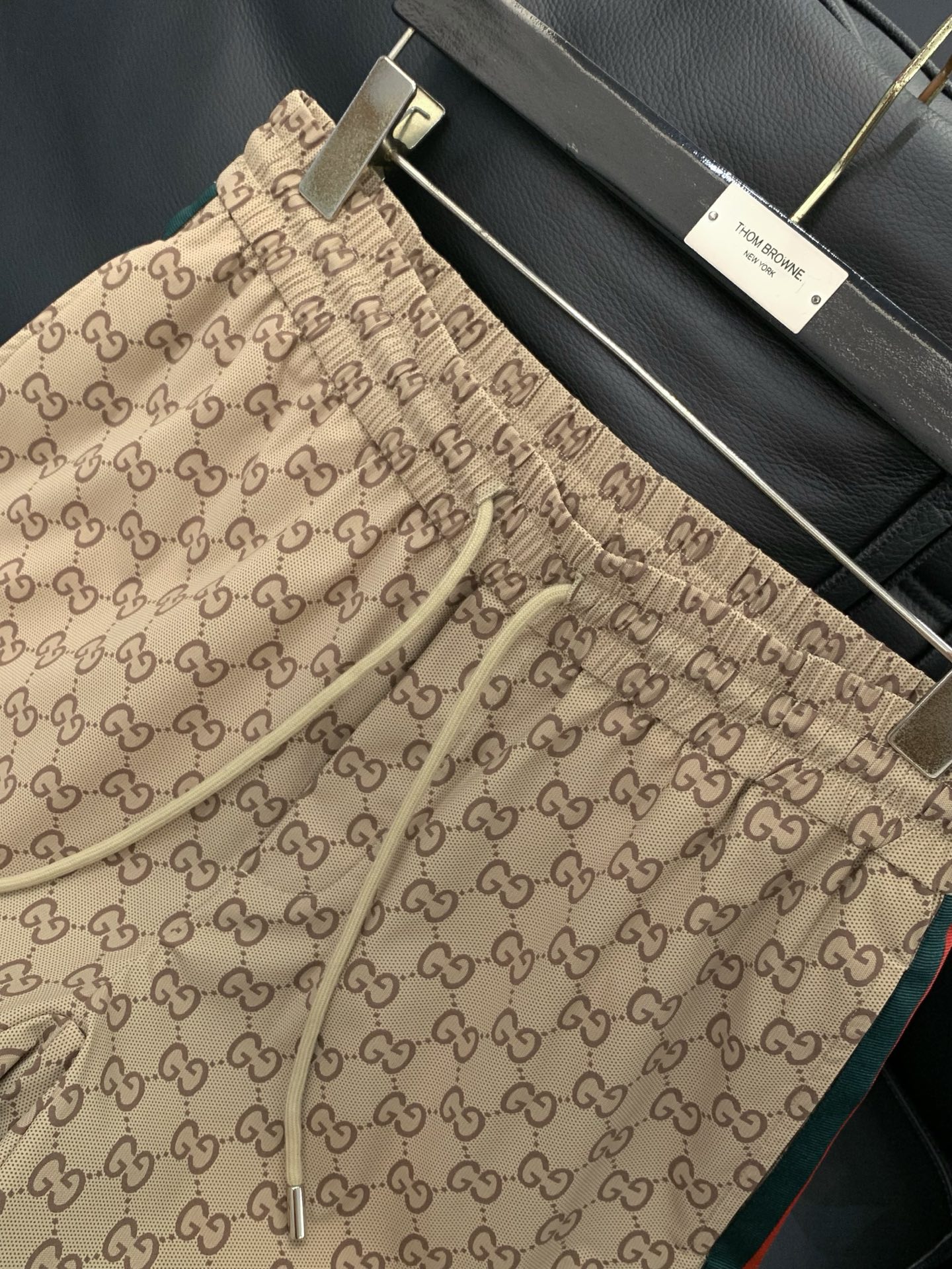 GUCCI 古驰，2026夏季最新品，专柜同步有售，原单狠货，时尚休闲短裤，进口原版面料，舒适透气，独特