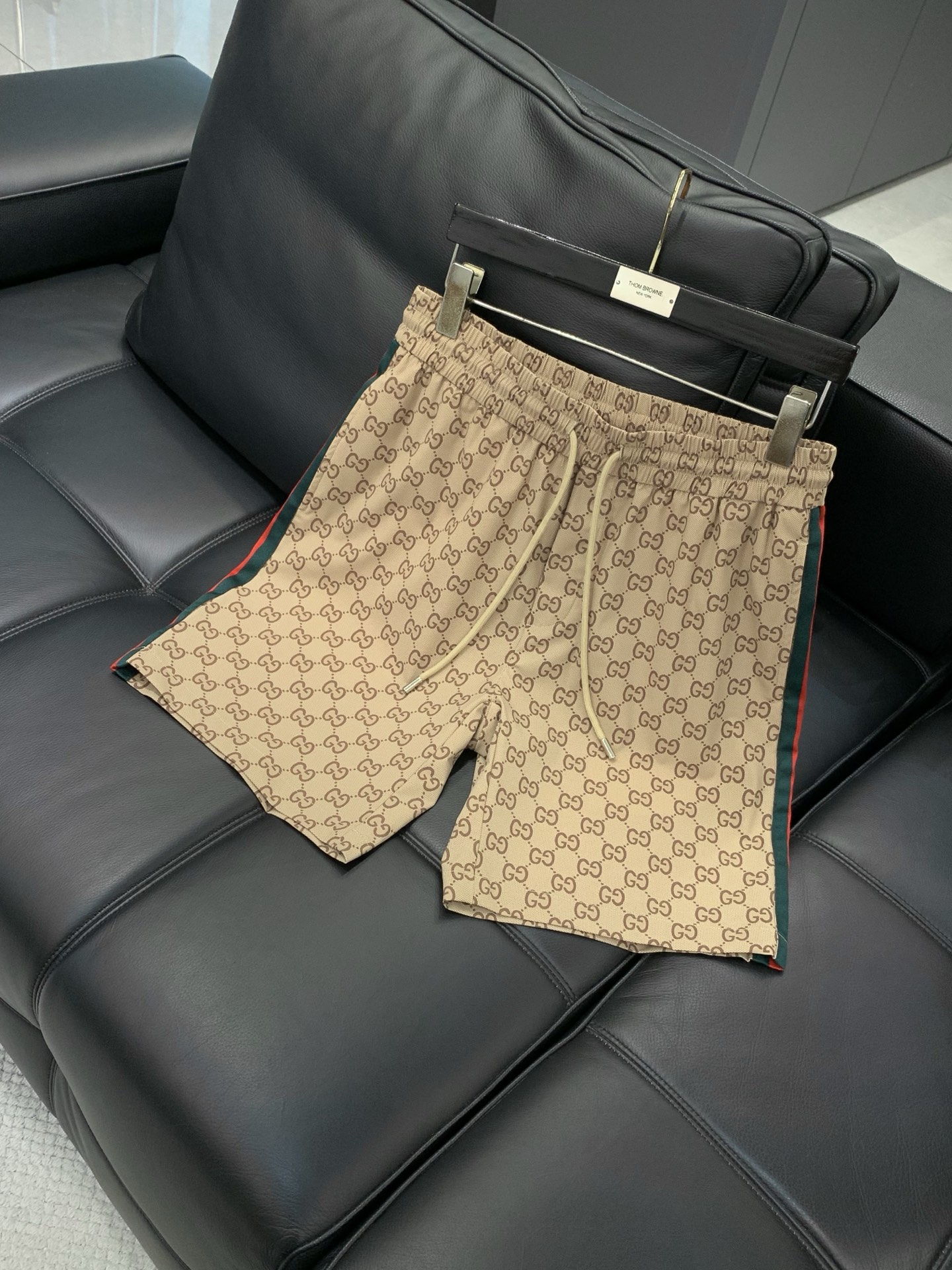 GUCCI 古驰，2026夏季最新品，专柜同步有售，原单狠货，时尚休闲短裤，进口原版面料，舒适透气，独特