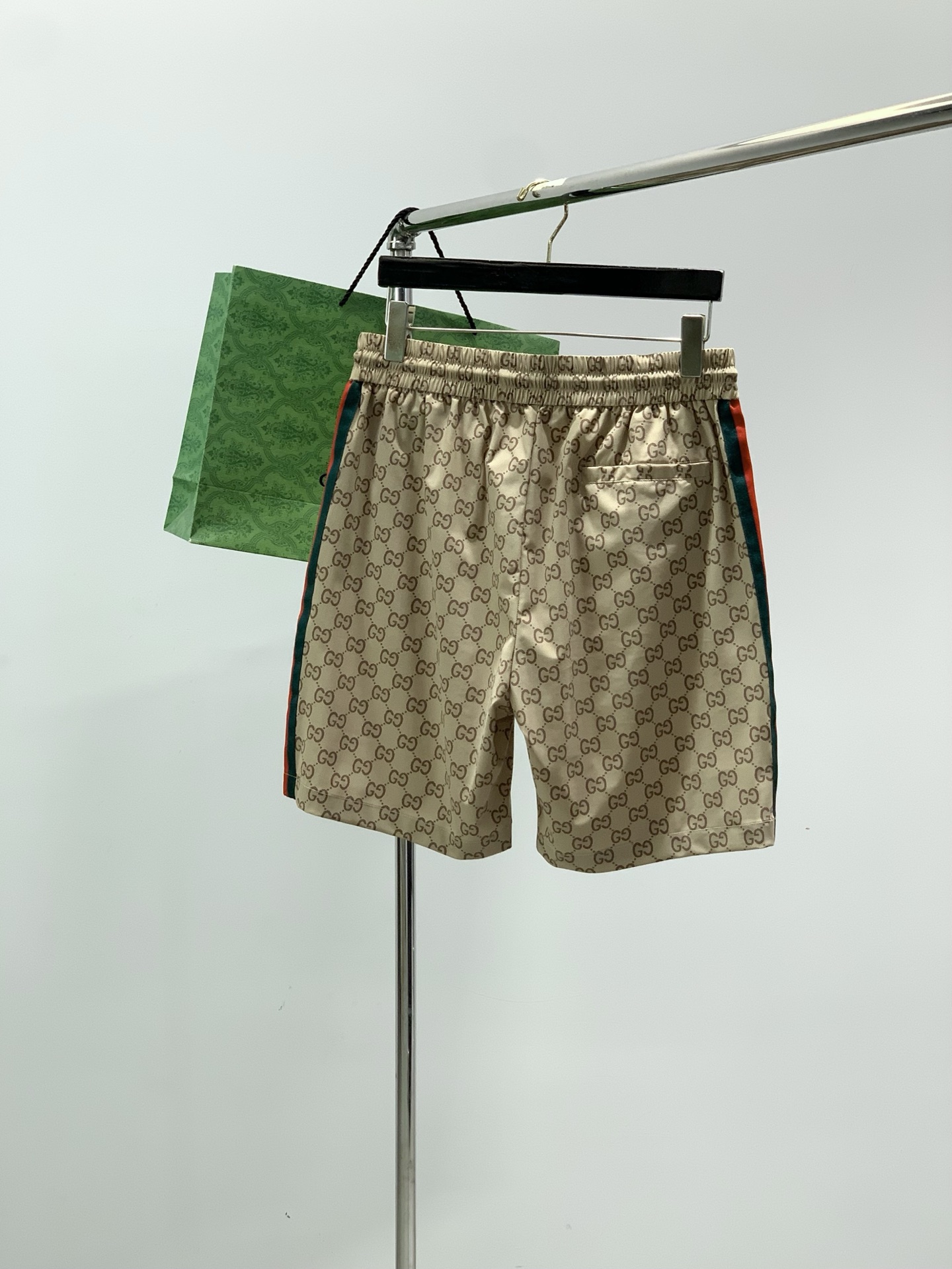 GUCCI 古驰，2026夏季最新品，专柜同步有售，原单狠货，时尚休闲短裤，进口原版面料，舒适透气，独特