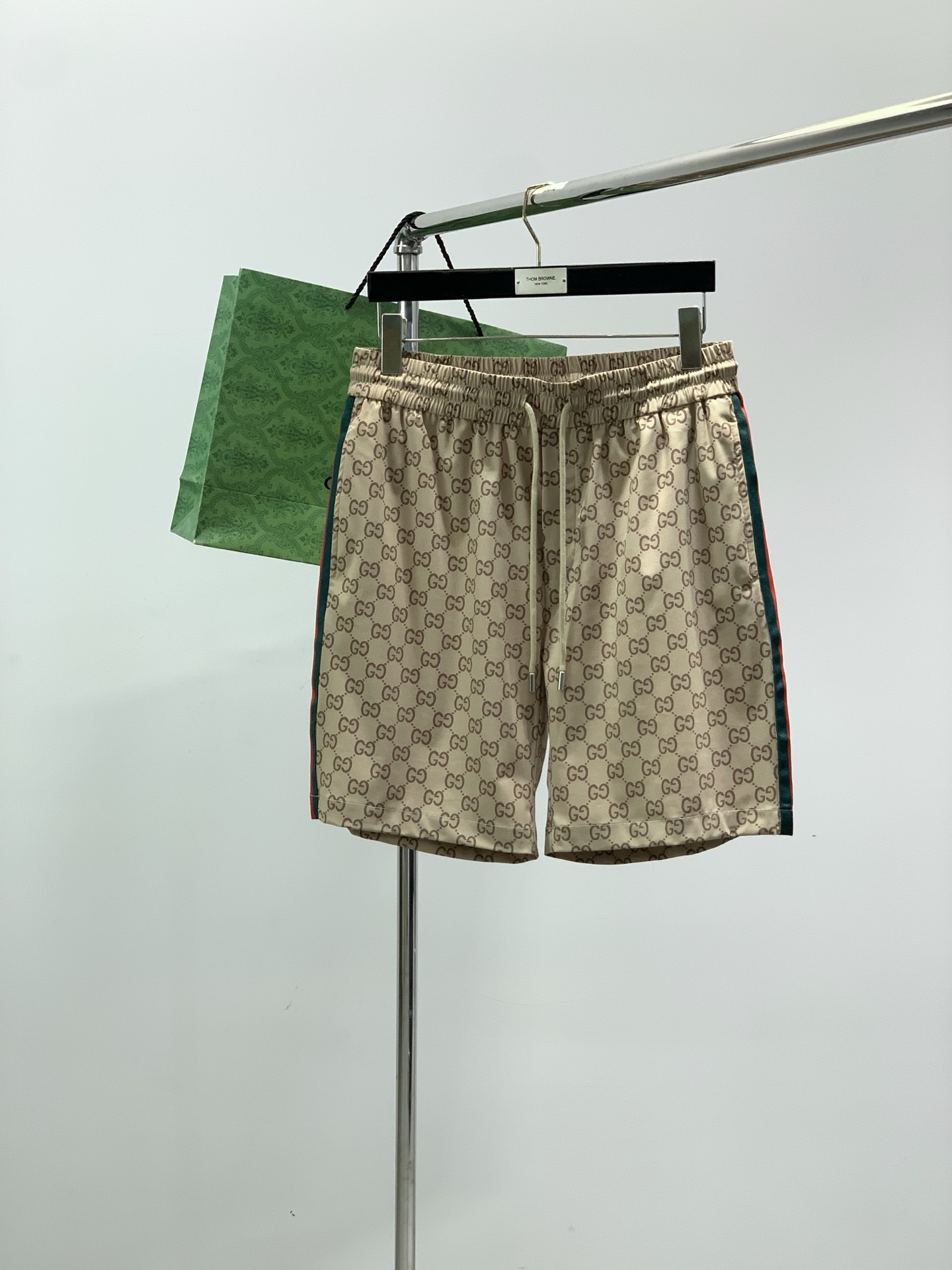 GUCCI 古驰，2026夏季最新品，专柜同步有售，原单狠货，时尚休闲短裤，进口原版面料，舒适透气，独特