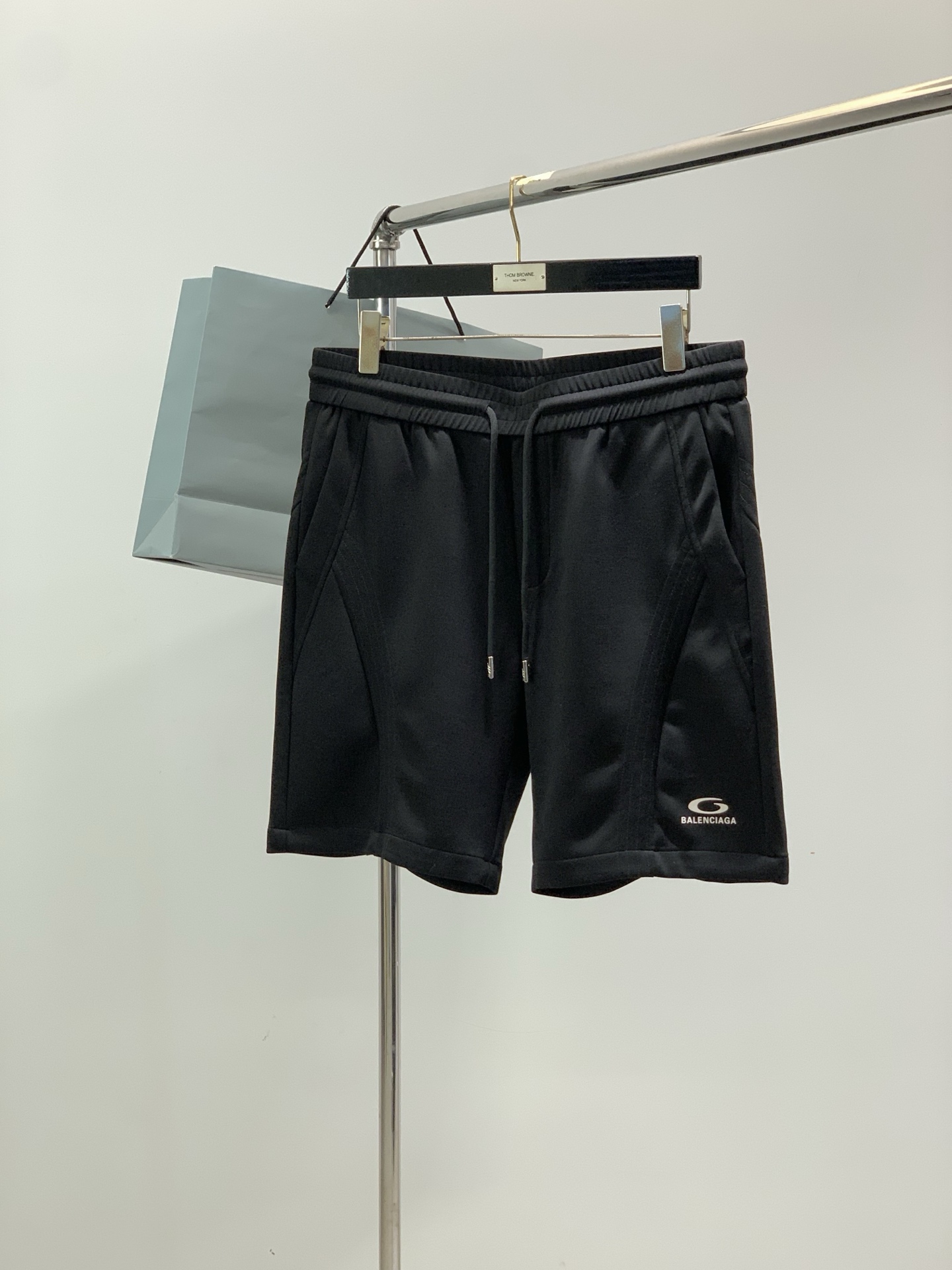 Balenciaga 巴黎世家，2026夏季最新品，专柜同步有售，原单狠货，时尚休闲短裤，进口原版面料，