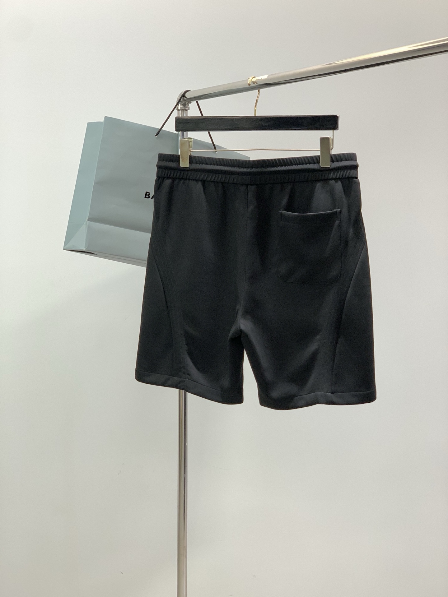Balenciaga 巴黎世家，2026夏季最新品，专柜同步有售，原单狠货，时尚休闲短裤，进口原版面料，