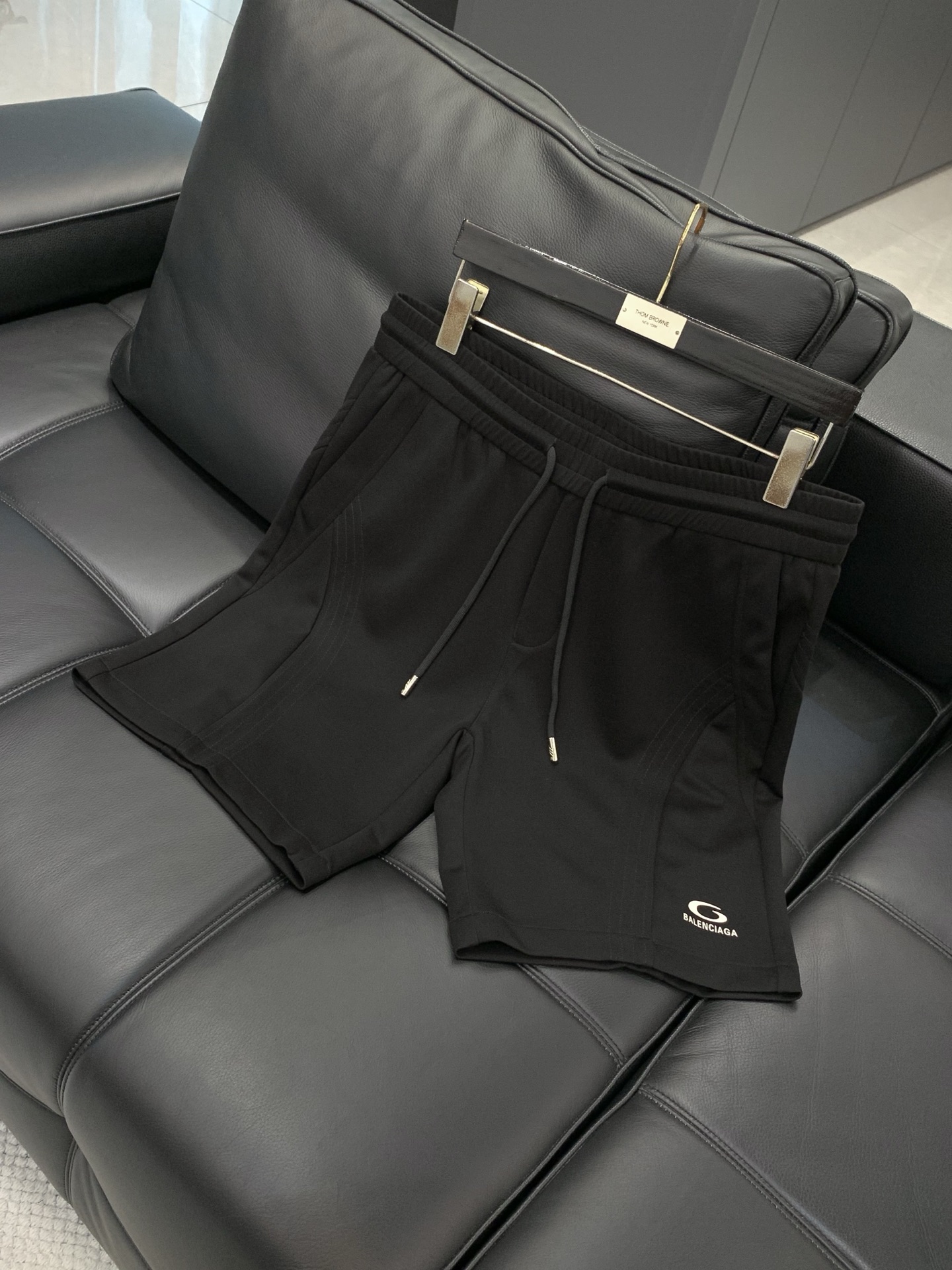 Balenciaga 巴黎世家，2026夏季最新品，专柜同步有售，原单狠货，时尚休闲短裤，进口原版面料，