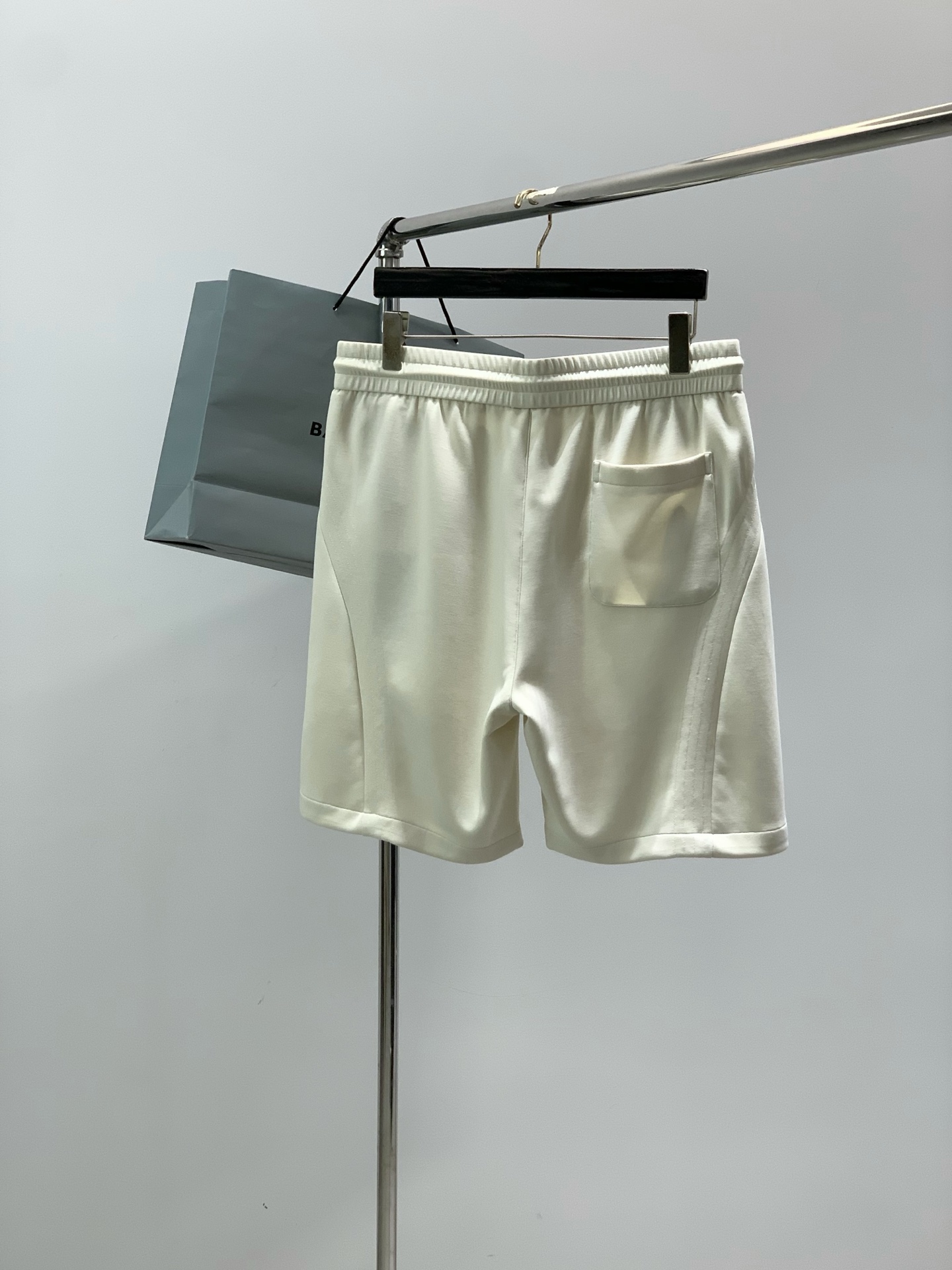 Balenciaga 巴黎世家，2026夏季最新品，专柜同步有售，原单狠货，时尚休闲短裤，进口原版面料，