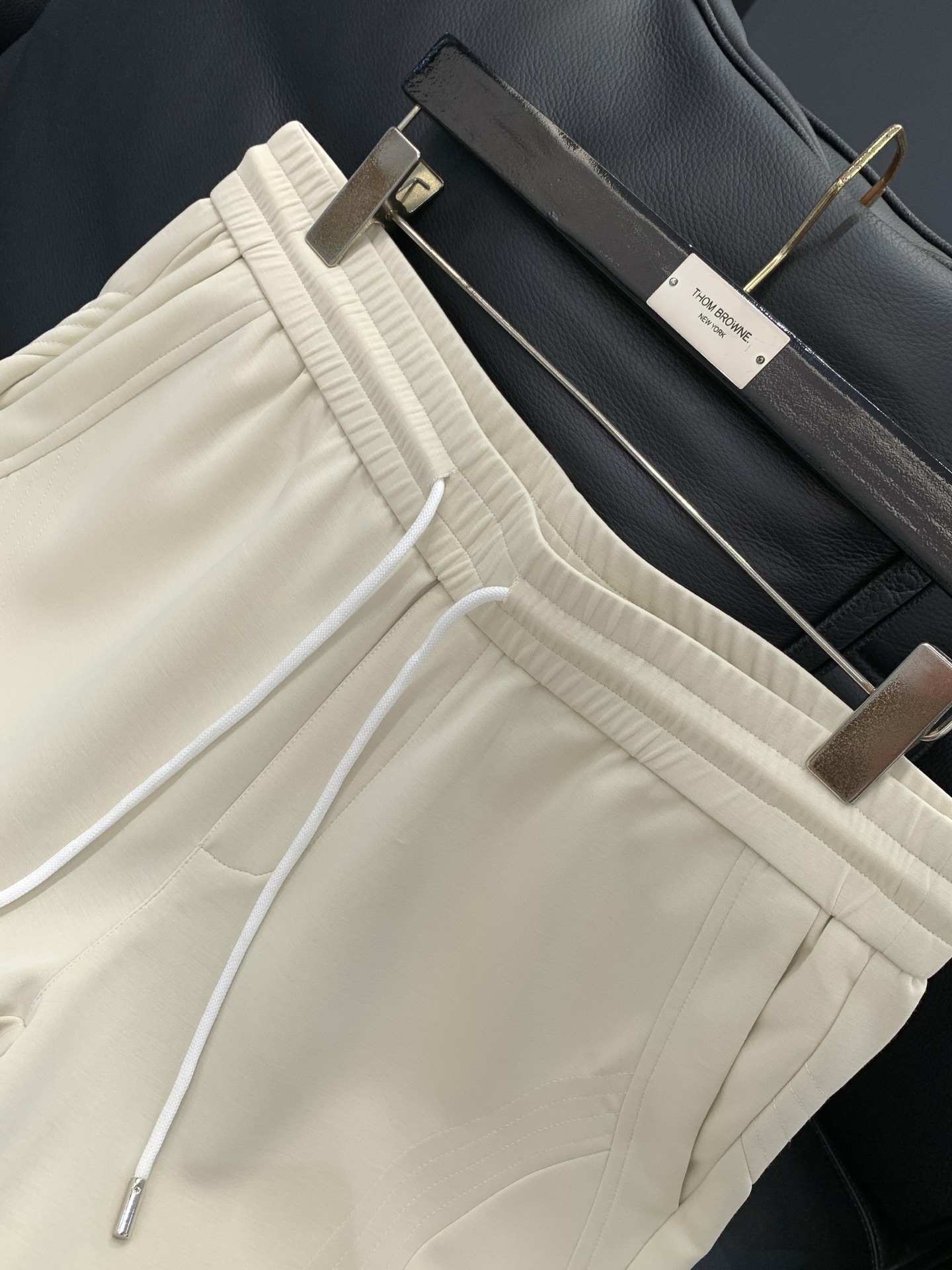 Balenciaga 巴黎世家，2026夏季最新品，专柜同步有售，原单狠货，时尚休闲短裤，进口原版面料，