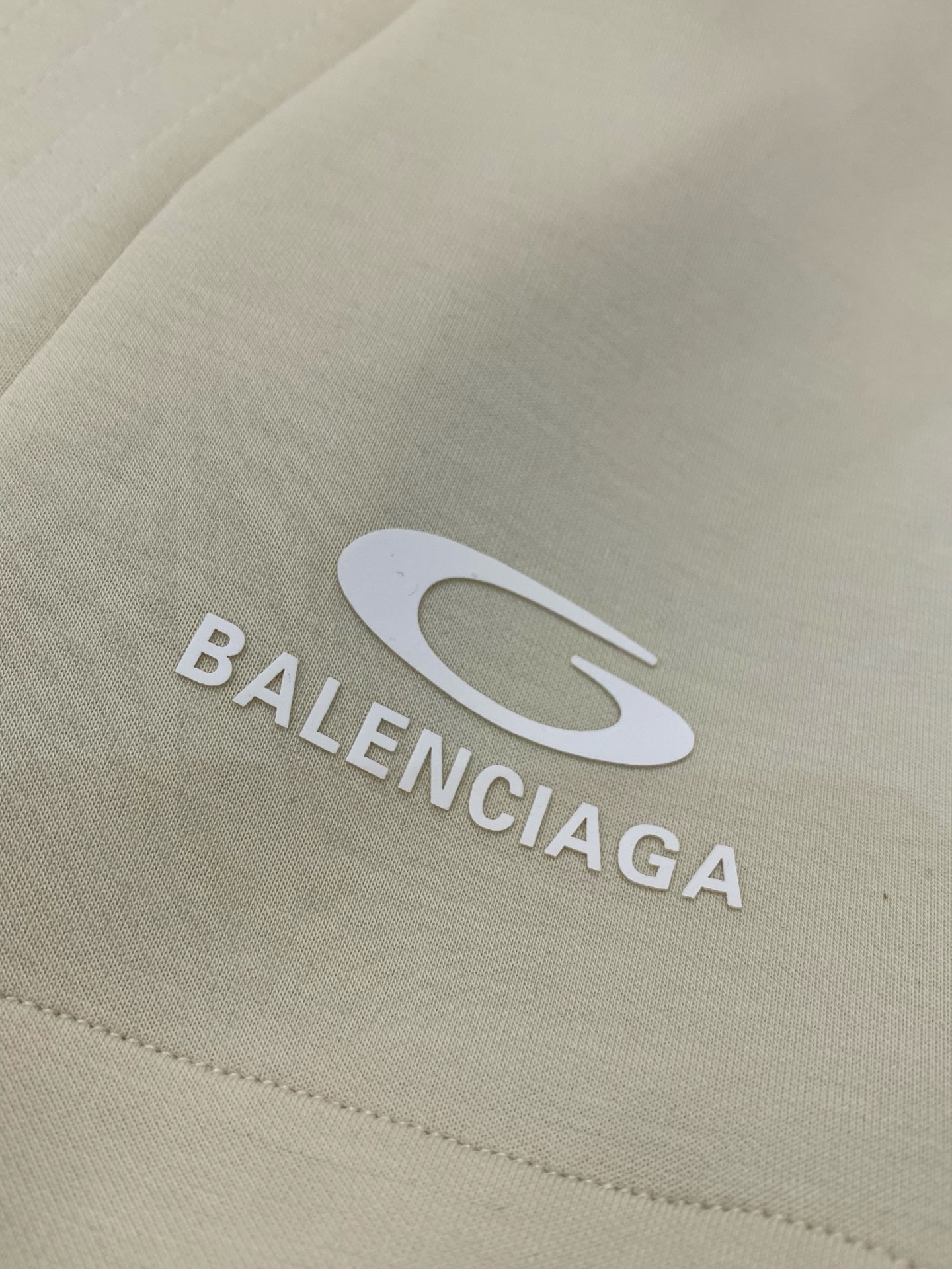 Balenciaga 巴黎世家，2026夏季最新品，专柜同步有售，原单狠货，时尚休闲短裤，进口原版面料，