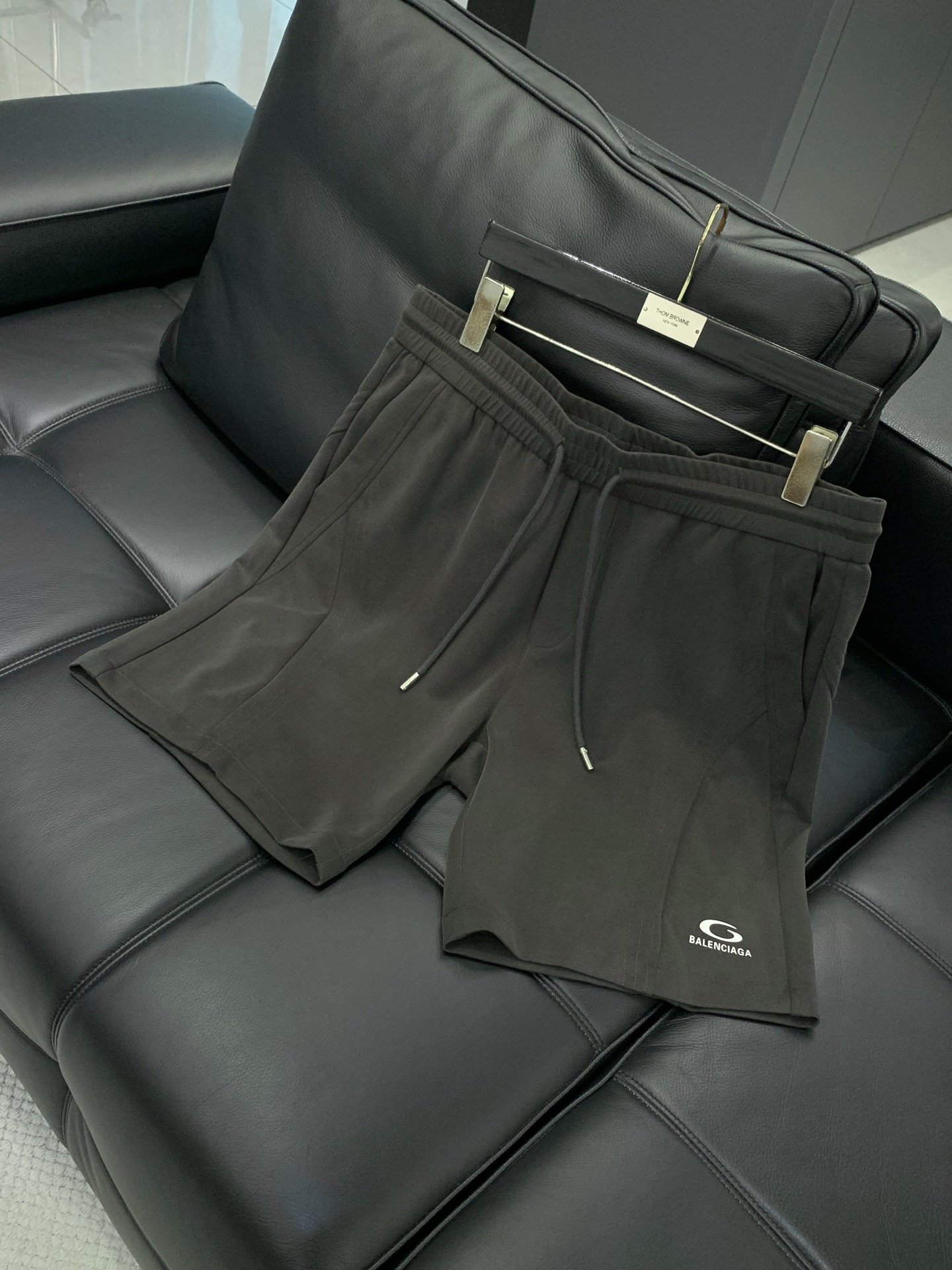 Balenciaga 巴黎世家，2026夏季最新品，专柜同步有售，原单狠货，时尚休闲短裤，进口原版面料，