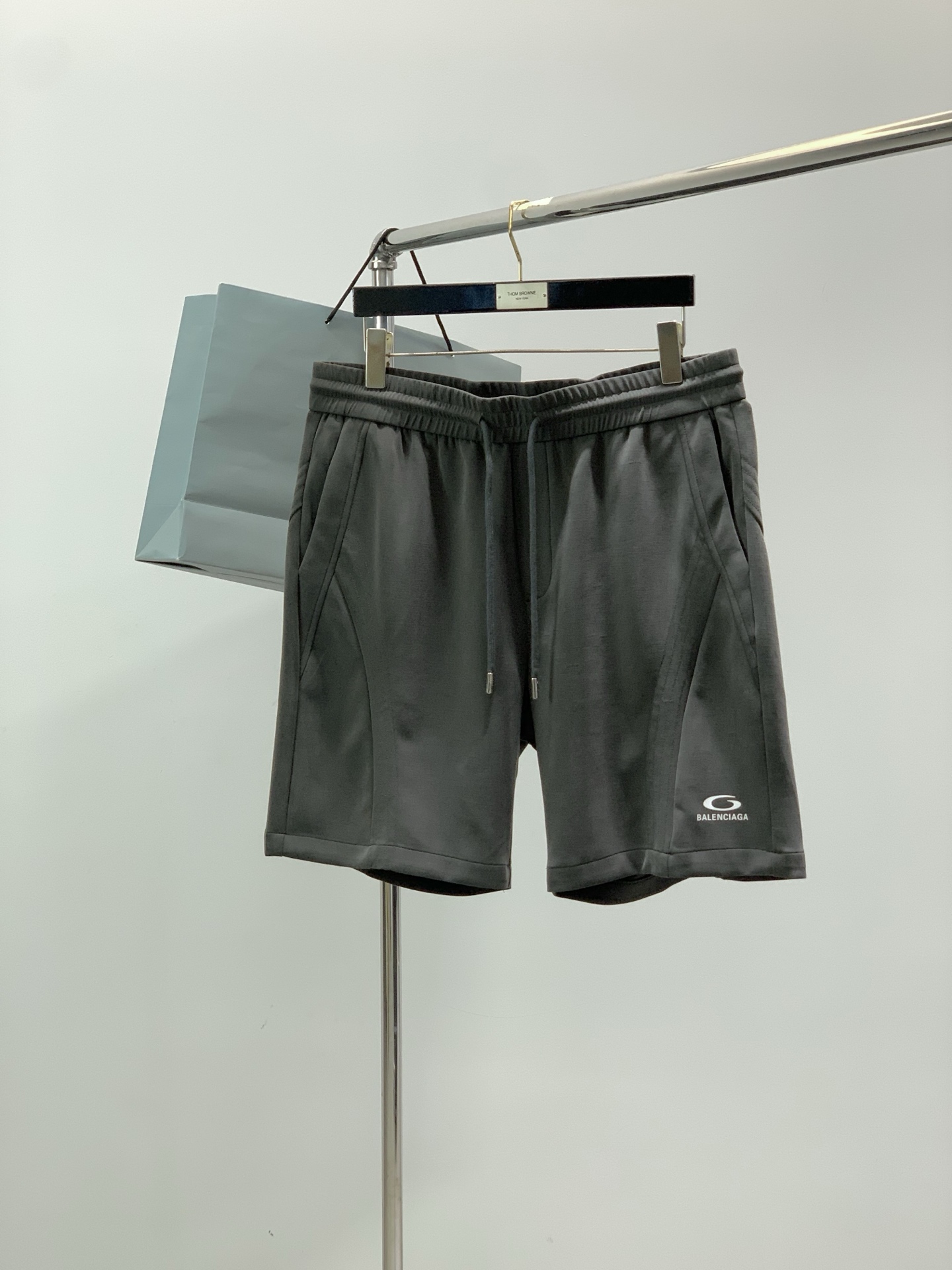 Balenciaga 巴黎世家，2026夏季最新品，专柜同步有售，原单狠货，时尚休闲短裤，进口原版面料，