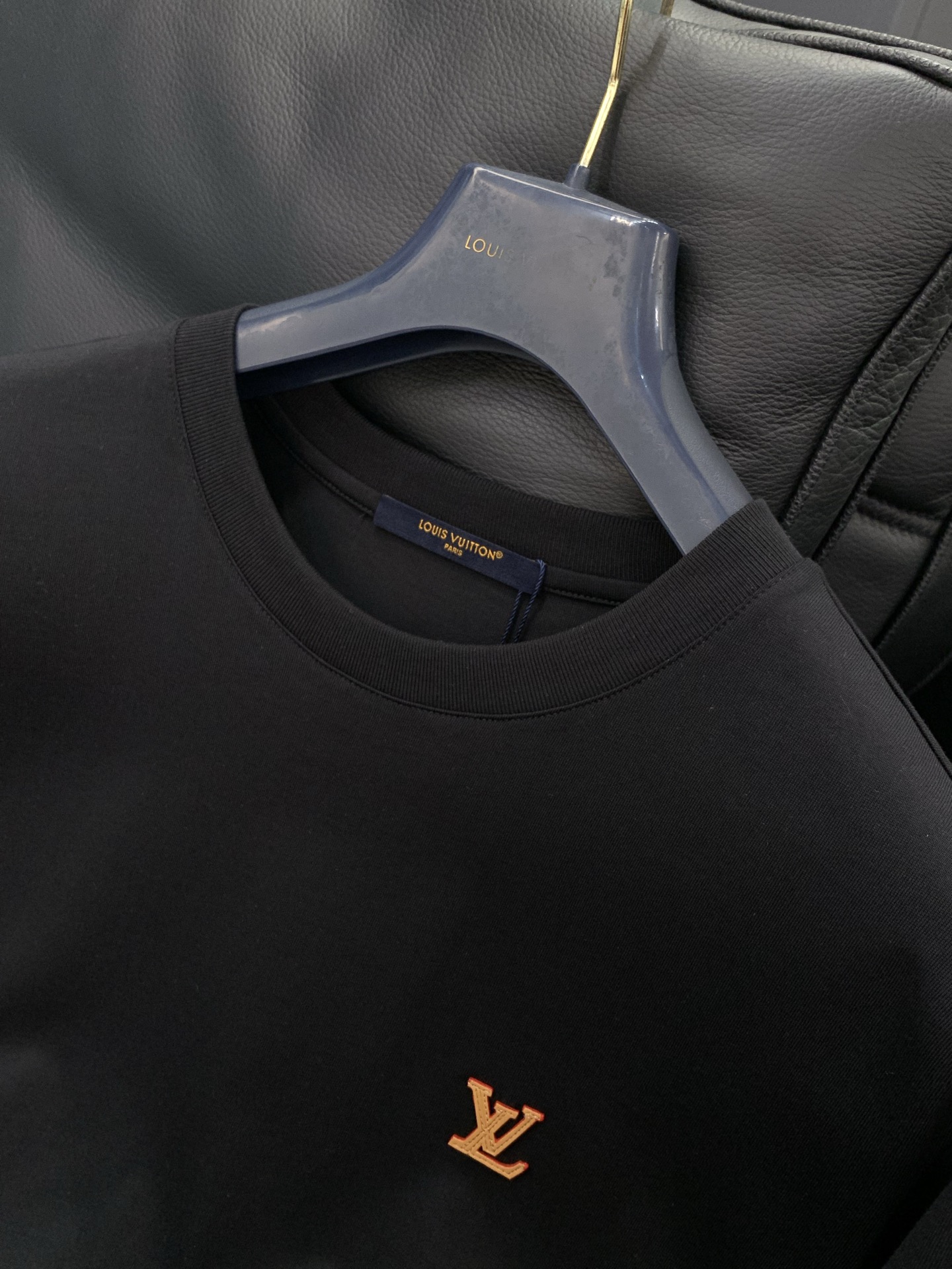 LouisVuitton 路易威登，2026夏季最新款，专柜同步有售，原单狠货，时尚休闲圆领短袖T恤，上