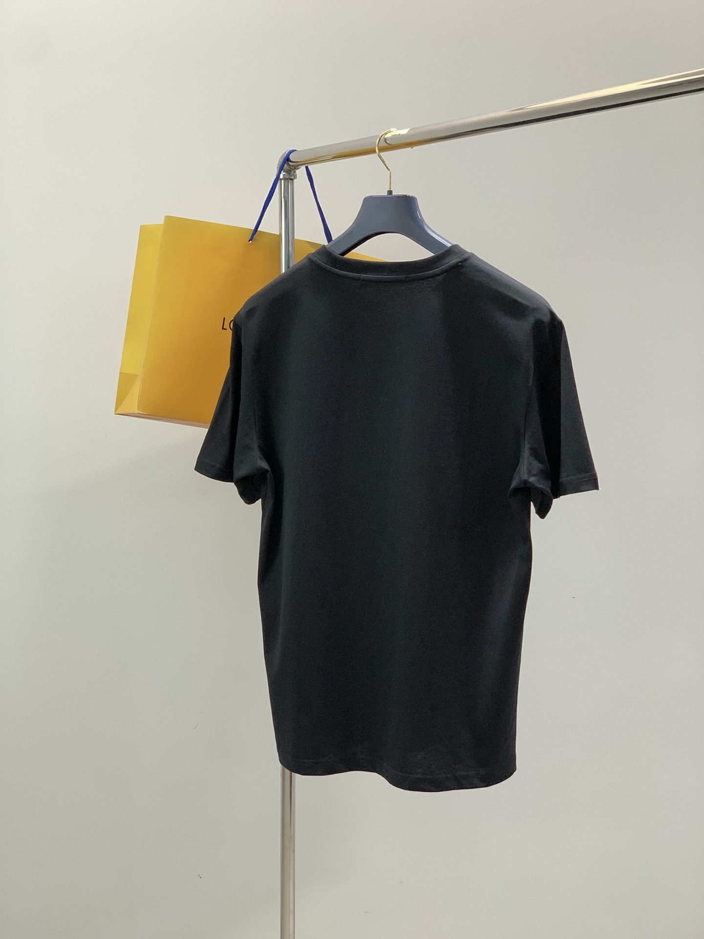 LouisVuitton 路易威登，2026夏季最新款，专柜同步有售，原单狠货，时尚休闲圆领短袖T恤，上
