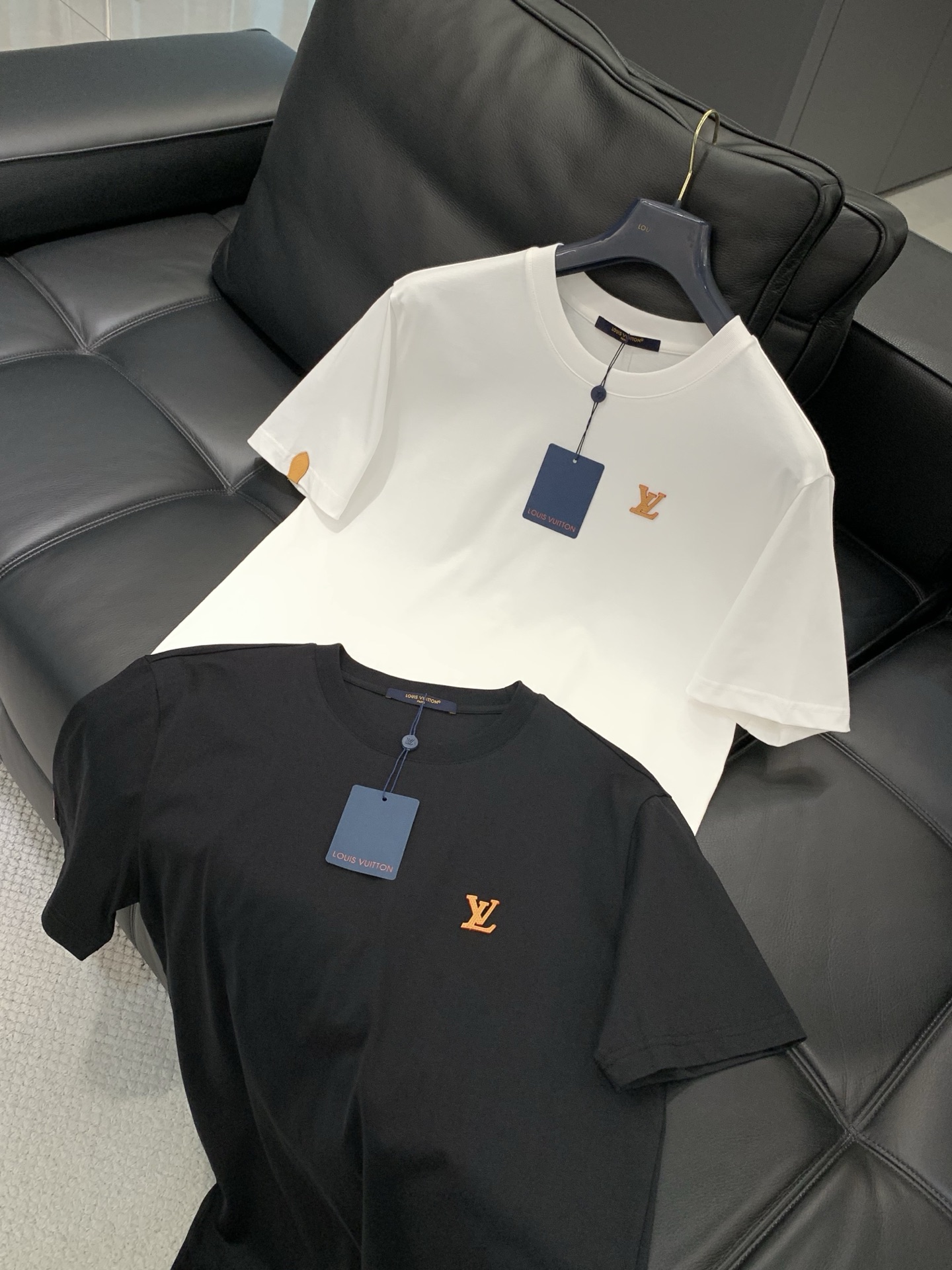 LouisVuitton 路易威登，2026夏季最新款，专柜同步有售，原单狠货，时尚休闲圆领短袖T恤，上