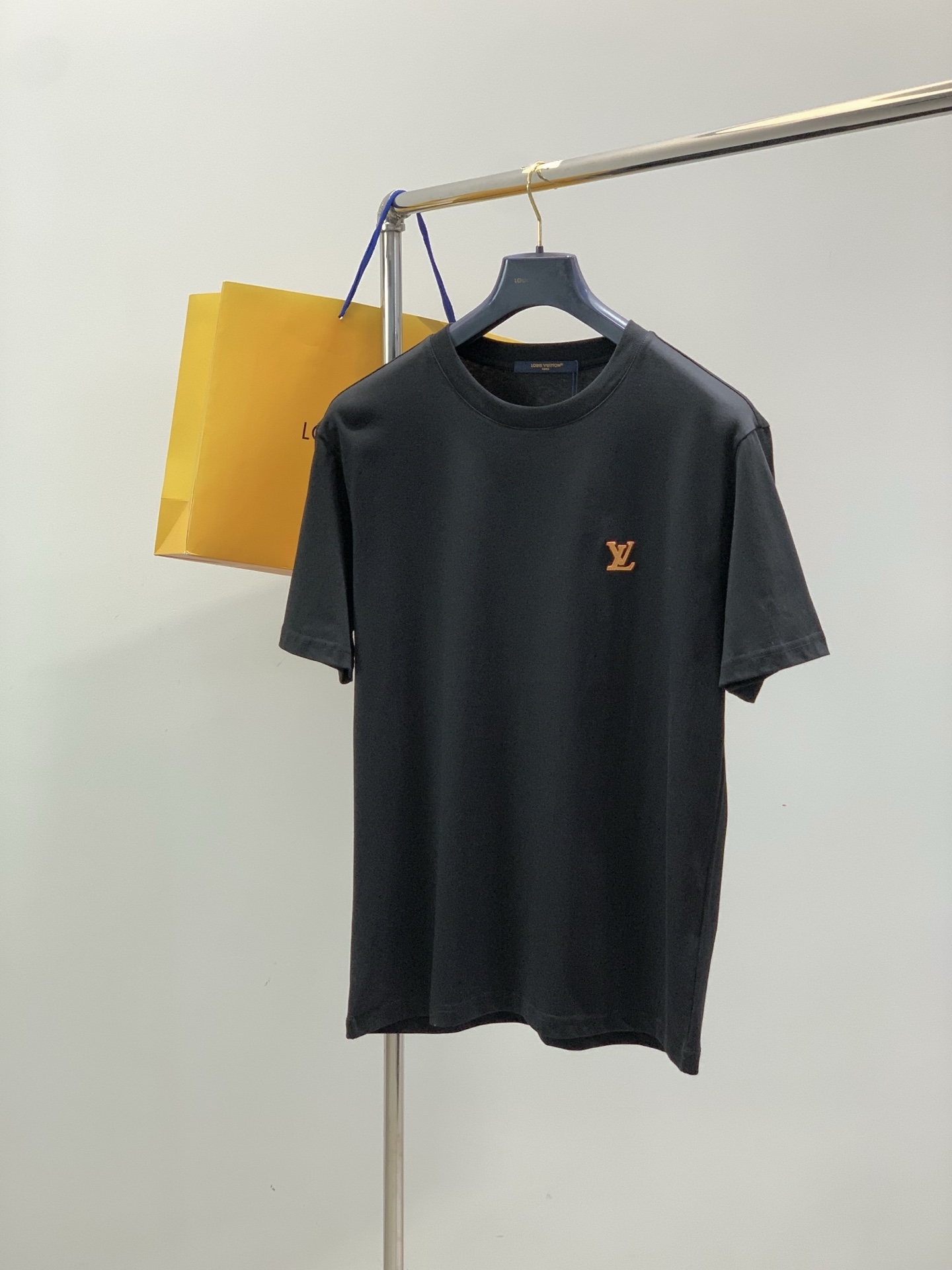 LouisVuitton 路易威登，2026夏季最新款，专柜同步有售，原单狠货，时尚休闲圆领短袖T恤，上