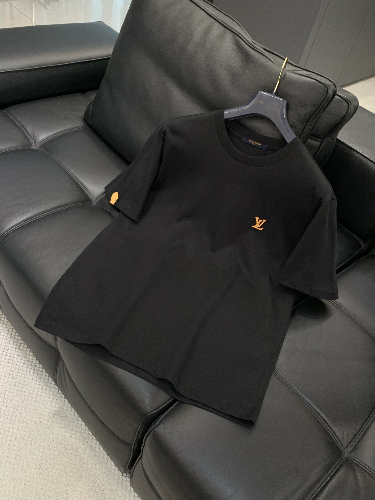 LouisVuitton 路易威登，2026夏季最新款，专柜同步有售，原单狠货，时尚休闲圆领短袖T恤，上