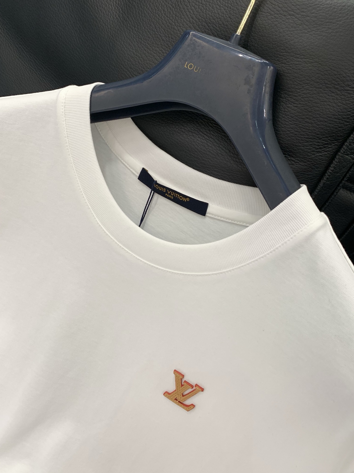 LouisVuitton 路易威登，2026夏季最新款，专柜同步有售，原单狠货，时尚休闲圆领短袖T恤，上