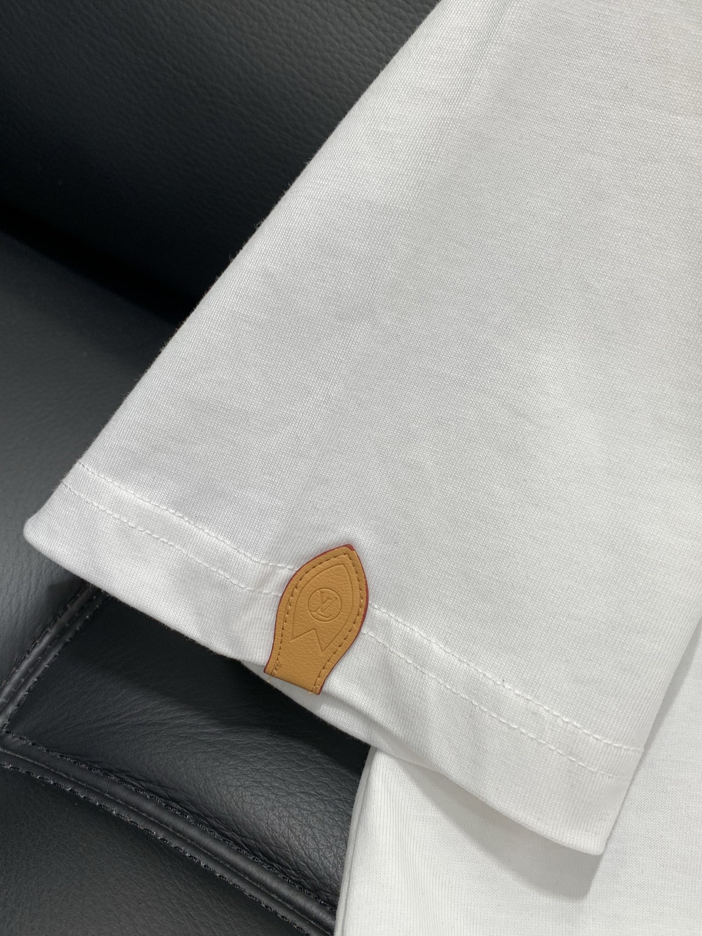 LouisVuitton 路易威登，2026夏季最新款，专柜同步有售，原单狠货，时尚休闲圆领短袖T恤，上