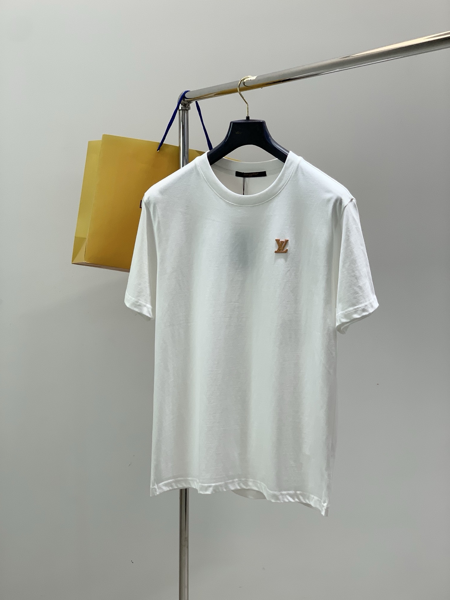 LouisVuitton 路易威登，2026夏季最新款，专柜同步有售，原单狠货，时尚休闲圆领短袖T恤，上