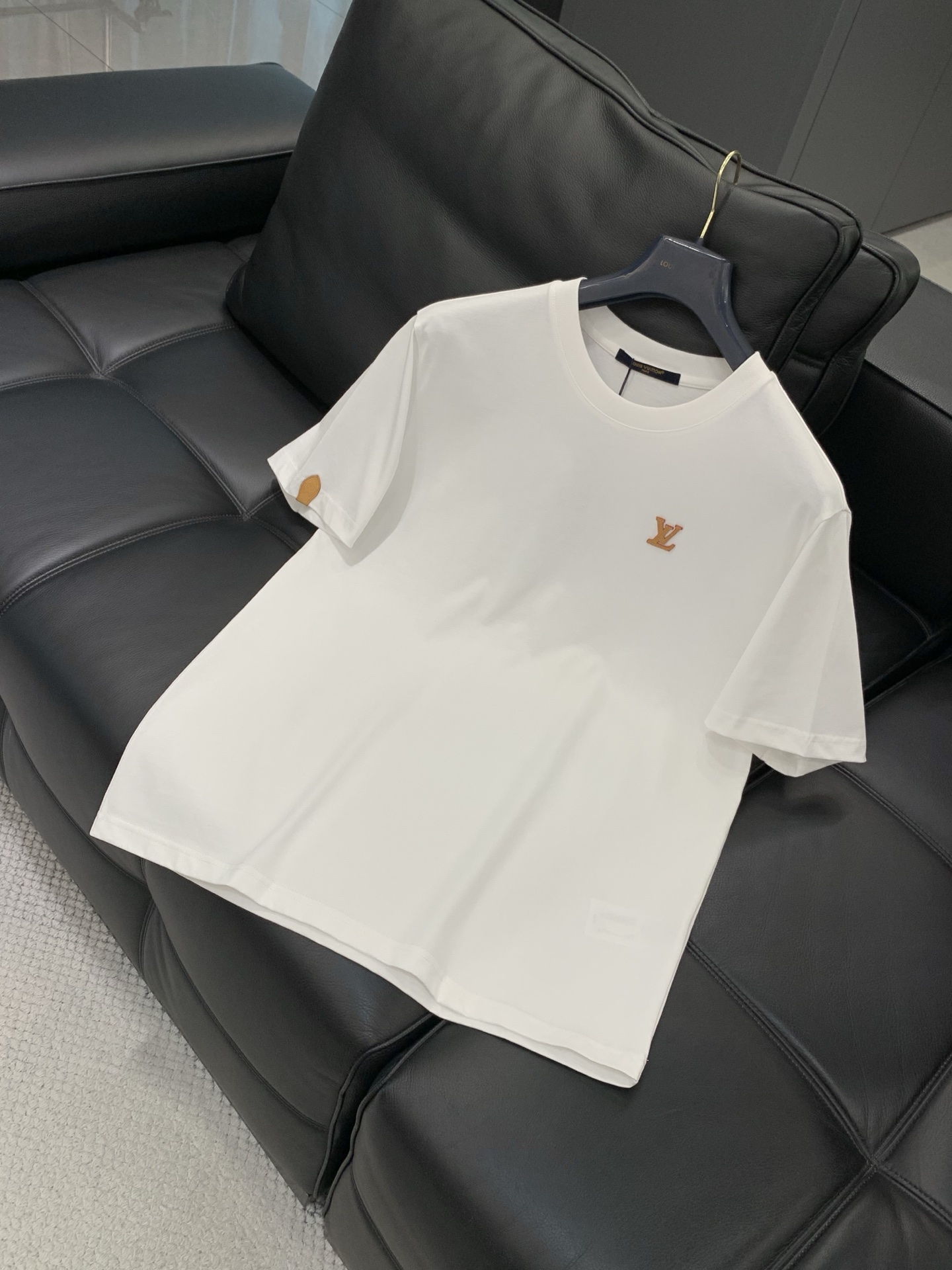 LouisVuitton 路易威登，2026夏季最新款，专柜同步有售，原单狠货，时尚休闲圆领短袖T恤，上