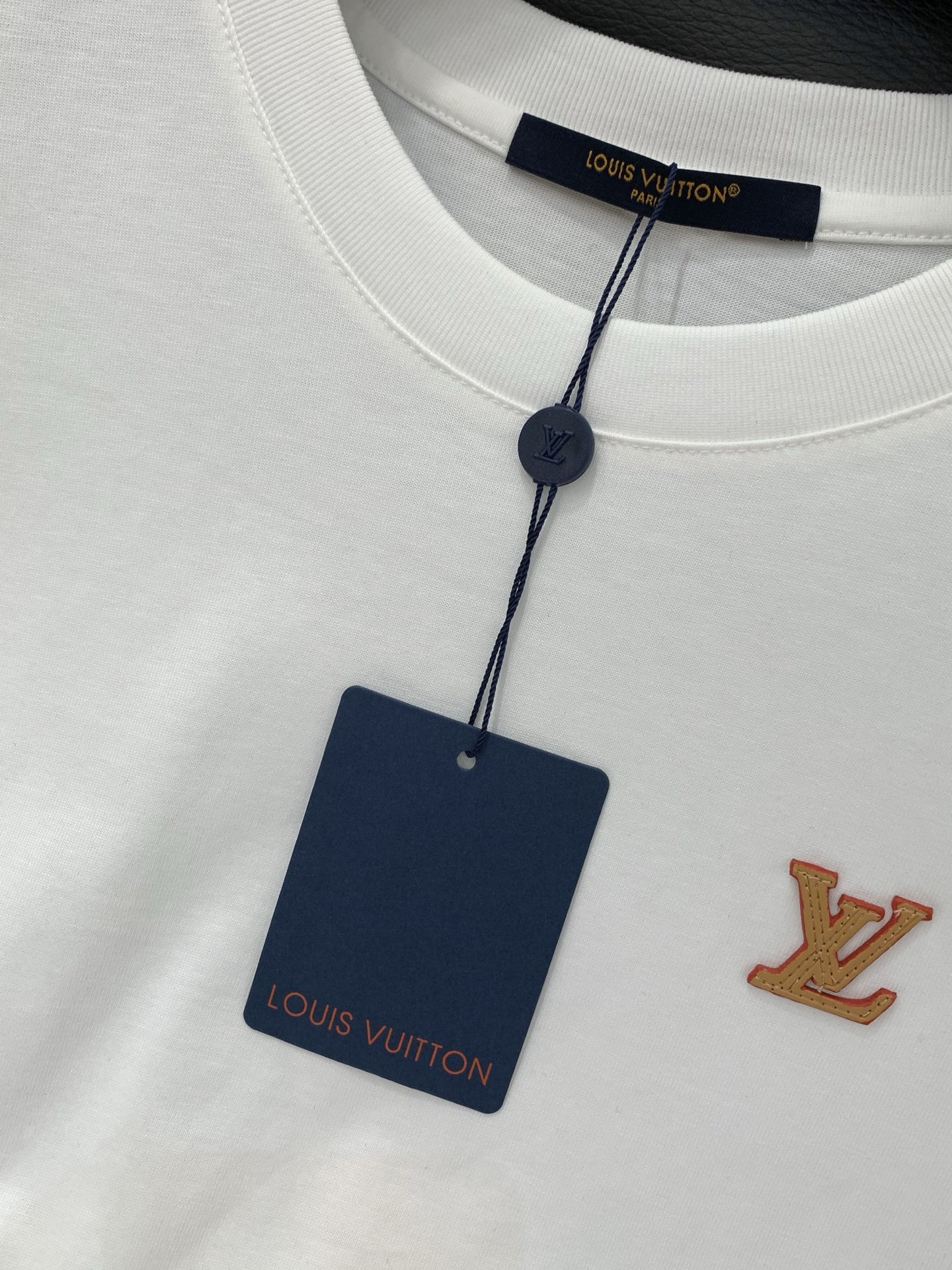 LouisVuitton 路易威登，2026夏季最新款，专柜同步有售，原单狠货，时尚休闲圆领短袖T恤，上