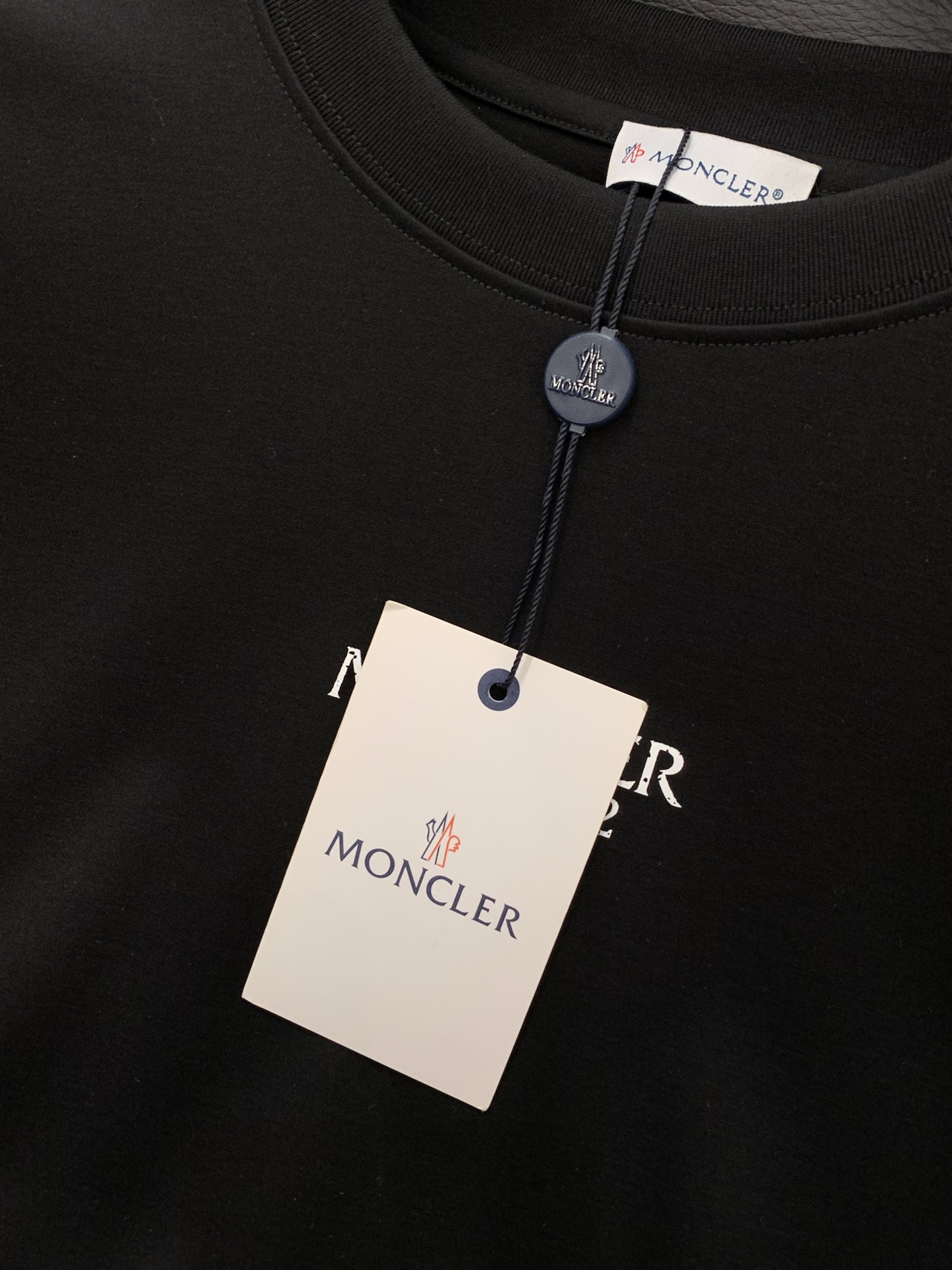 Moncler 蒙口，2026夏季最新品，专柜同步有售，原单狠货，时尚休闲圆领短袖T恤，上身舒适！吸睛而