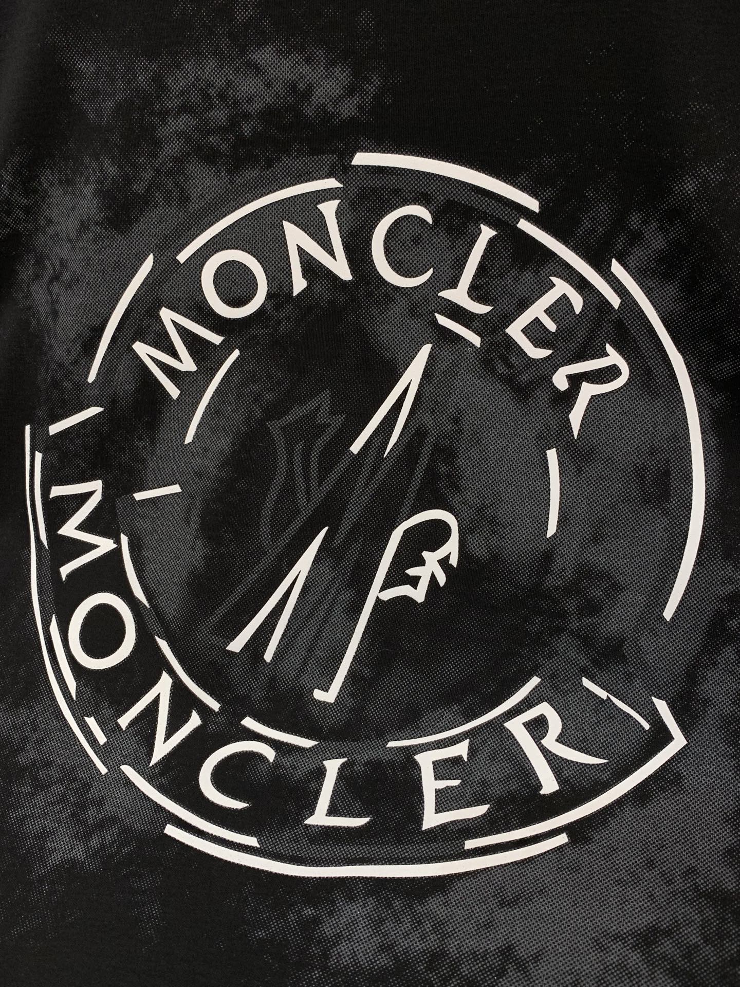 Moncler 蒙口，2026夏季最新品，专柜同步有售，原单狠货，时尚休闲圆领短袖T恤，上身舒适！吸睛而