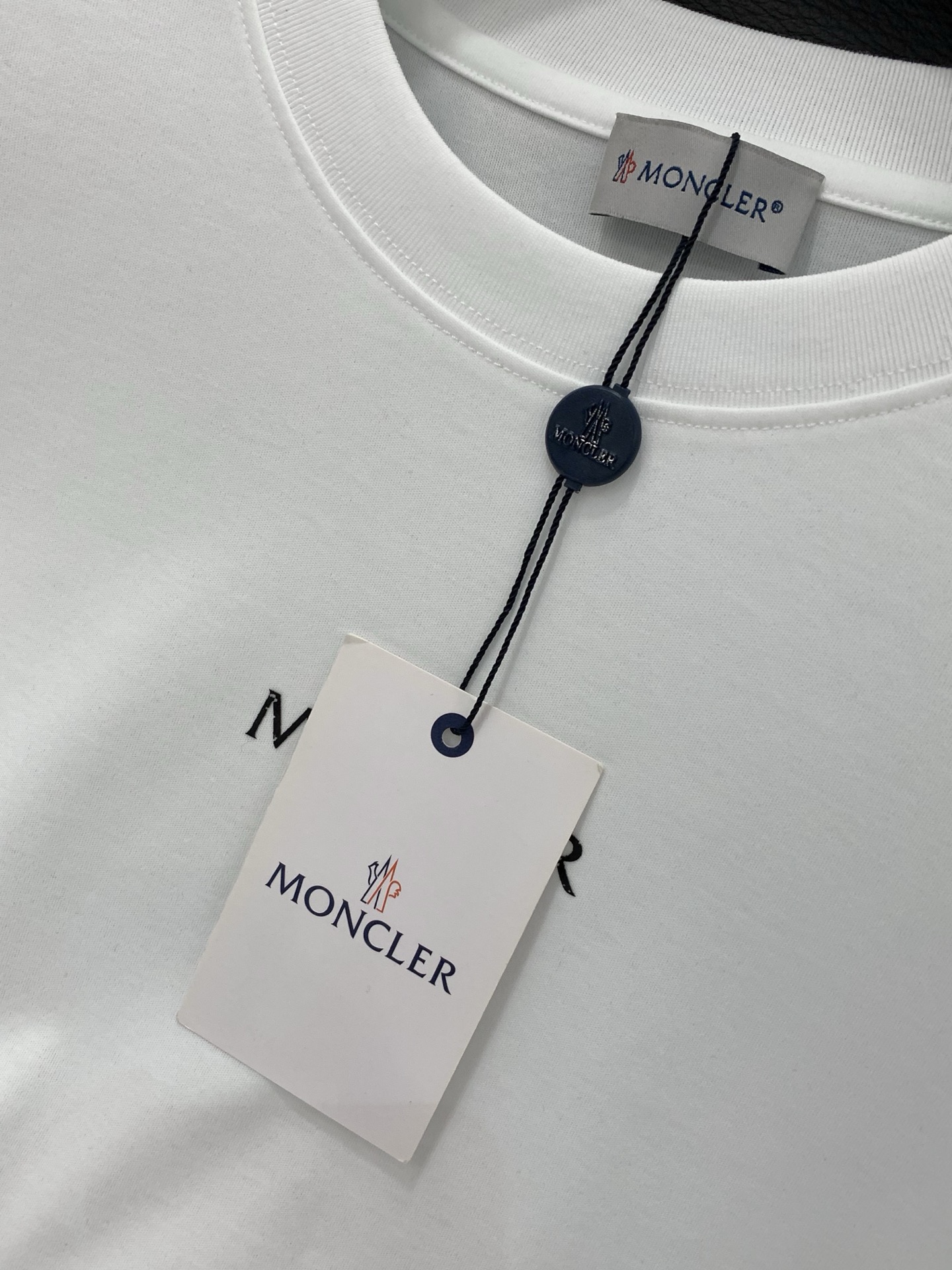 Moncler 蒙口，2026夏季最新品，专柜同步有售，原单狠货，时尚休闲圆领短袖T恤，上身舒适！吸睛而