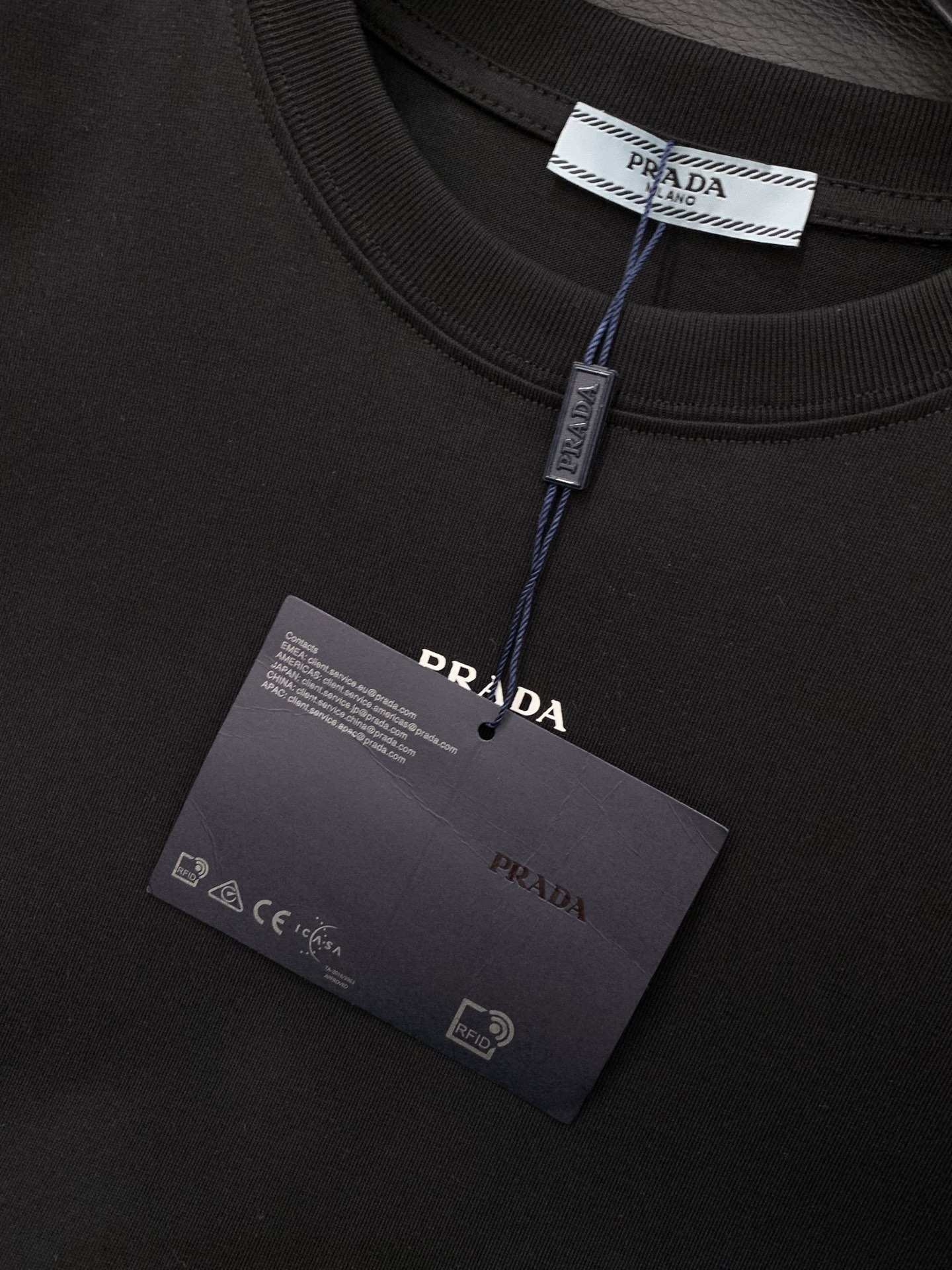 PRADA 普拉达，2026夏季最新品，专柜同步有售，时尚休闲圆领短袖T恤，进口原版面料，做工极为复杂，