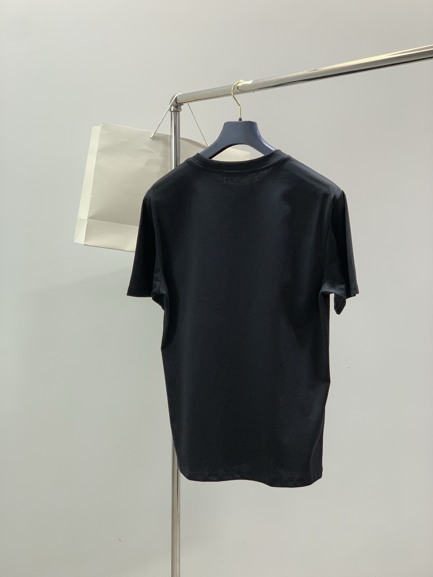 PRADA 普拉达，2026夏季最新品，专柜同步有售，时尚休闲圆领短袖T恤，进口原版面料，做工极为复杂，