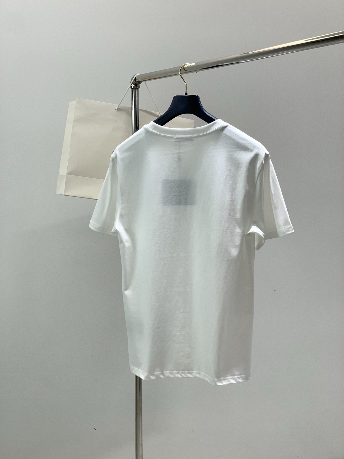 PRADA 普拉达，2026夏季最新品，专柜同步有售，时尚休闲圆领短袖T恤，进口原版面料，做工极为复杂，