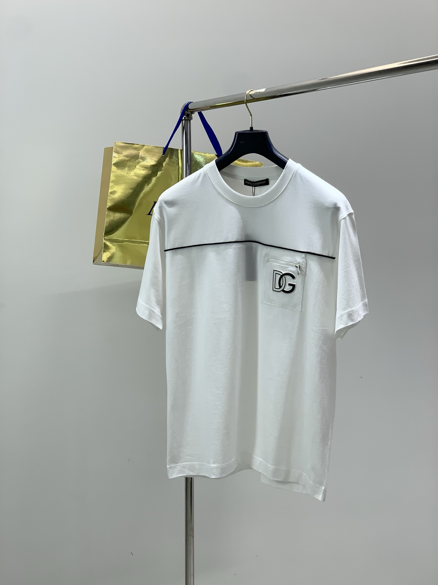 杜嘉班纳，2026夏季最新品，专柜同步有售，原单狠货，时尚休闲圆领短袖T恤，进口原版面料，顶级印花工艺字