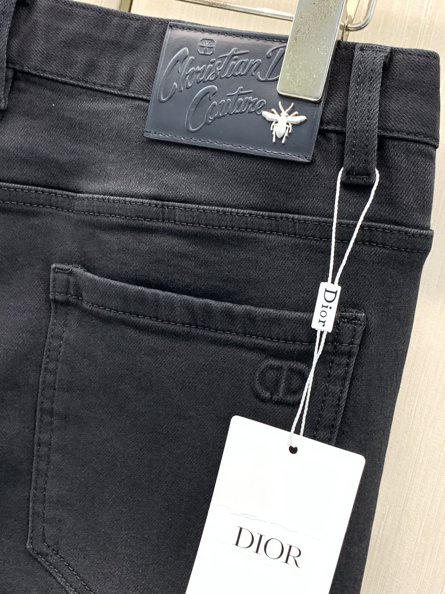 ，Dior 迪奥，2026早秋新品，官网专柜同步有售，原单狠货，时尚休闲水洗牛仔裤，超级有范儿的一款牛仔裤，定制原版水洗