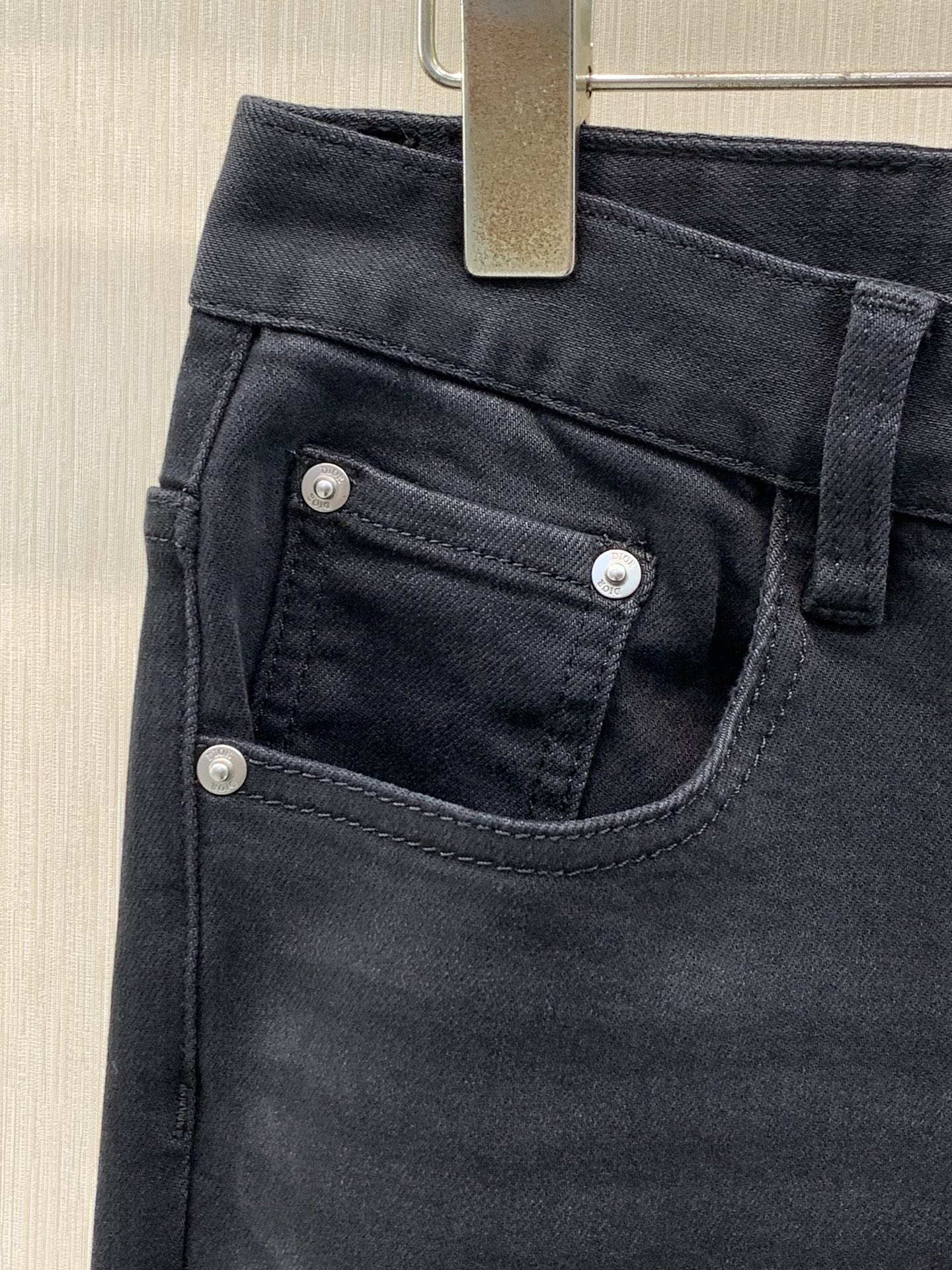 ，Dior 迪奥，2026早秋新品，官网专柜同步有售，原单狠货，时尚休闲水洗牛仔裤，超级有范儿的一款牛仔裤，定制原版水洗