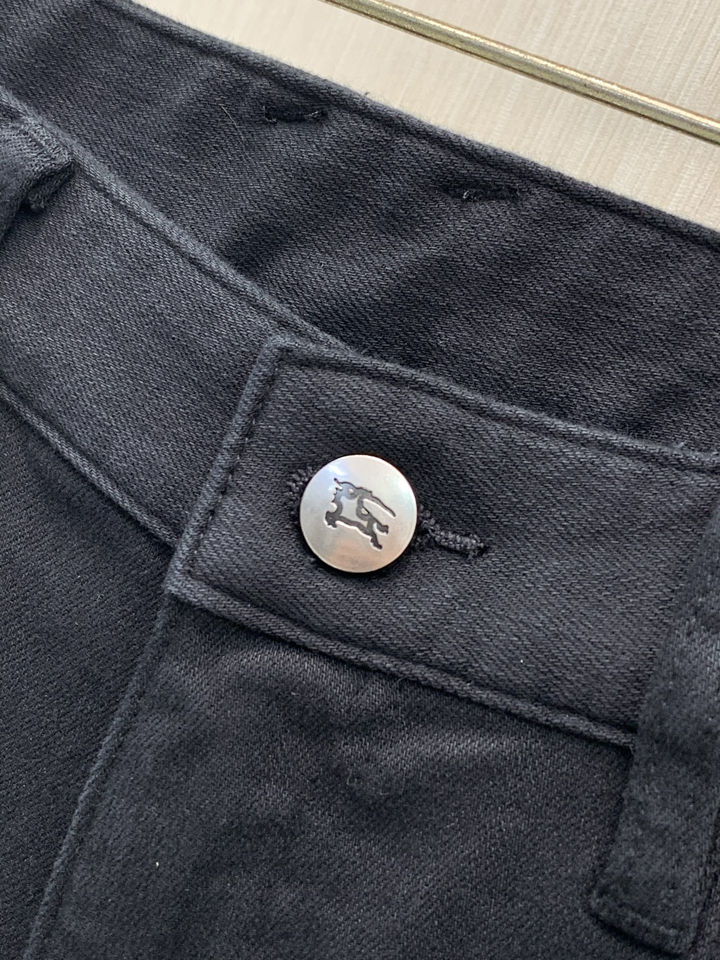 ，Burberry 巴宝莉，秋季最新品，专柜同步有售，原单狠货，时尚休闲水洗牛仔裤，进口原版面料，上身舒适透气，顶级工艺