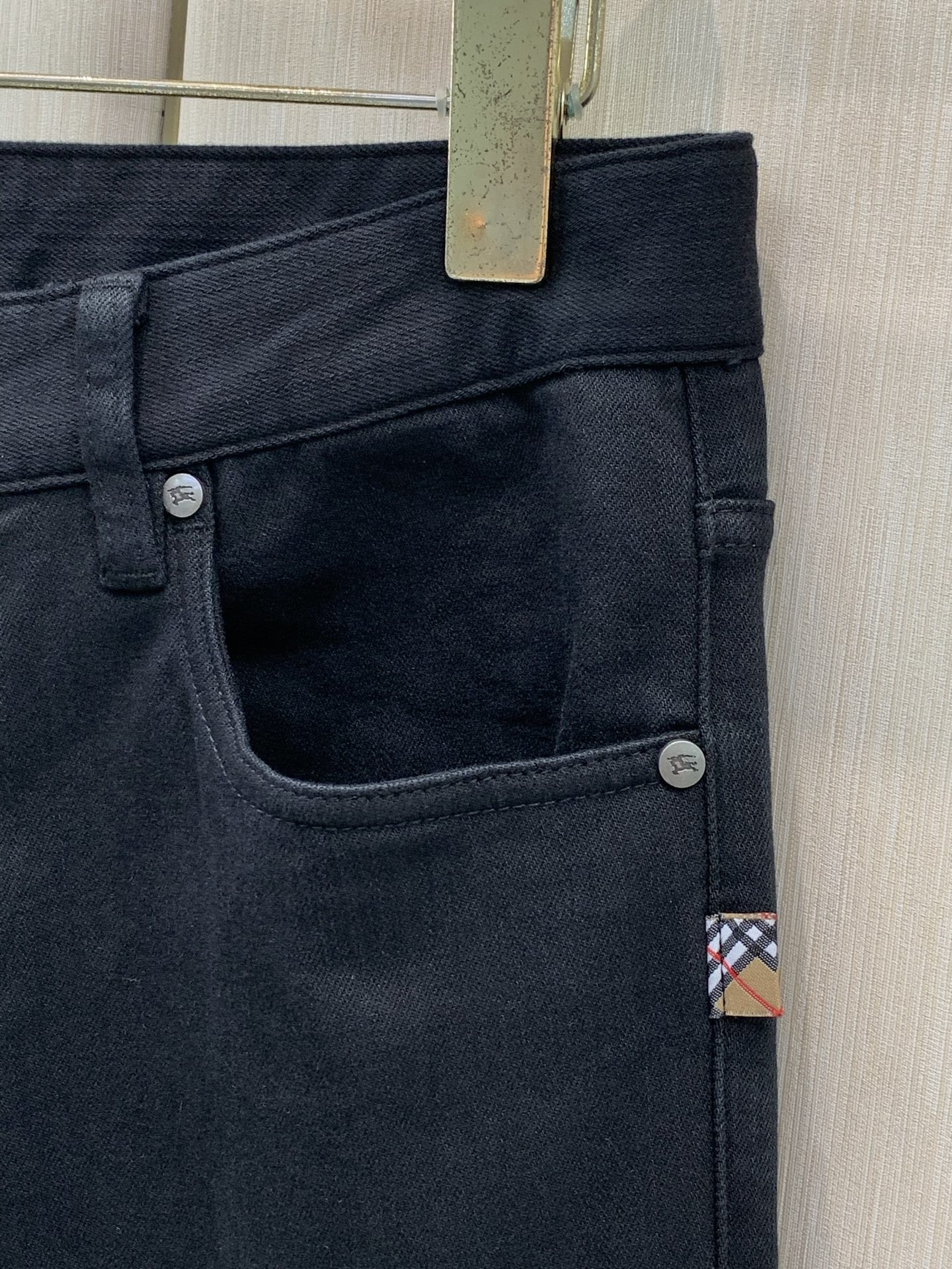 ，Burberry 巴宝莉，秋季最新品，专柜同步有售，原单狠货，时尚休闲水洗牛仔裤，进口原版面料，上身舒适透气，顶级工艺