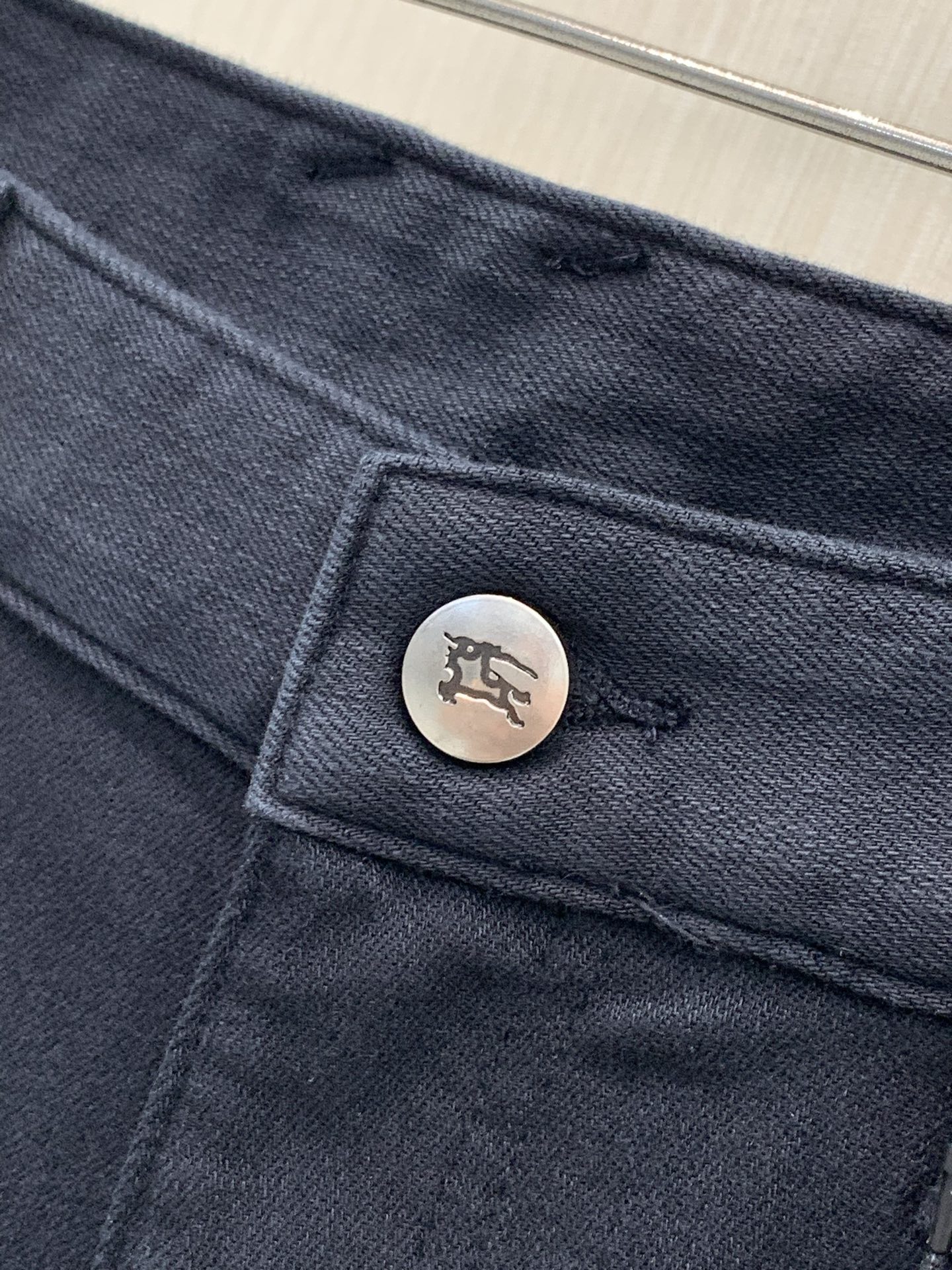 ，Burberry 巴宝莉，秋季最新品，专柜同步有售，原单狠货，时尚休闲水洗牛仔裤，进口原版面料，上身舒适透气，顶级工艺