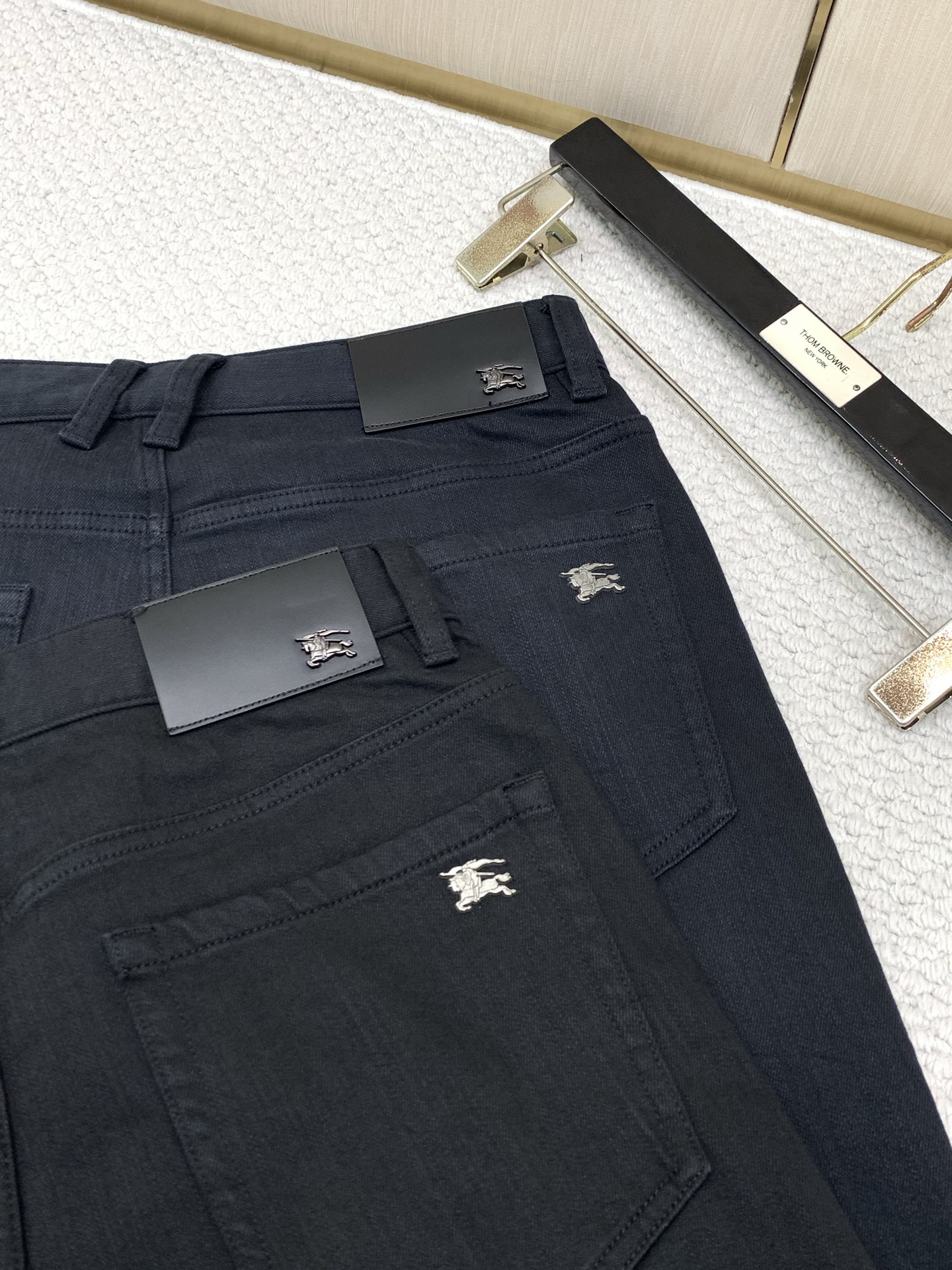 ，Burberry 巴宝莉，秋季最新品，专柜同步有售，原单狠货，时尚休闲水洗牛仔裤，进口原版面料，上身舒适透气，顶级工艺