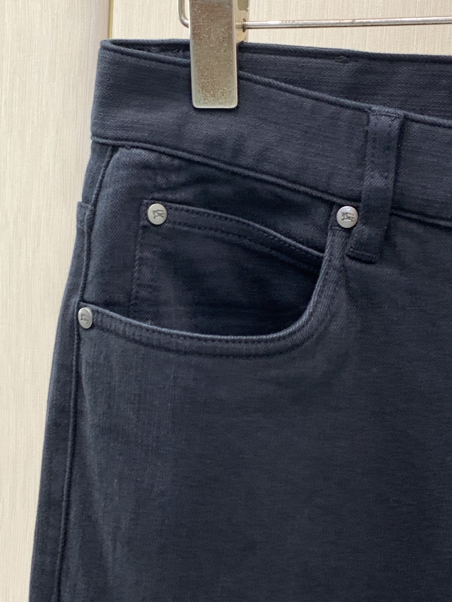 ，Burberry 巴宝莉，秋季最新品，专柜同步有售，原单狠货，时尚休闲水洗牛仔裤，进口原版面料，上身舒适透气，顶级工艺