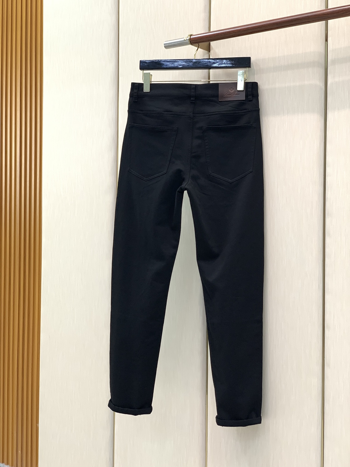 ，Loro Piana(Loro Piana )，2026早秋最新品，专柜同步有售，原单狠货，时尚休闲裤，采用进口原版面